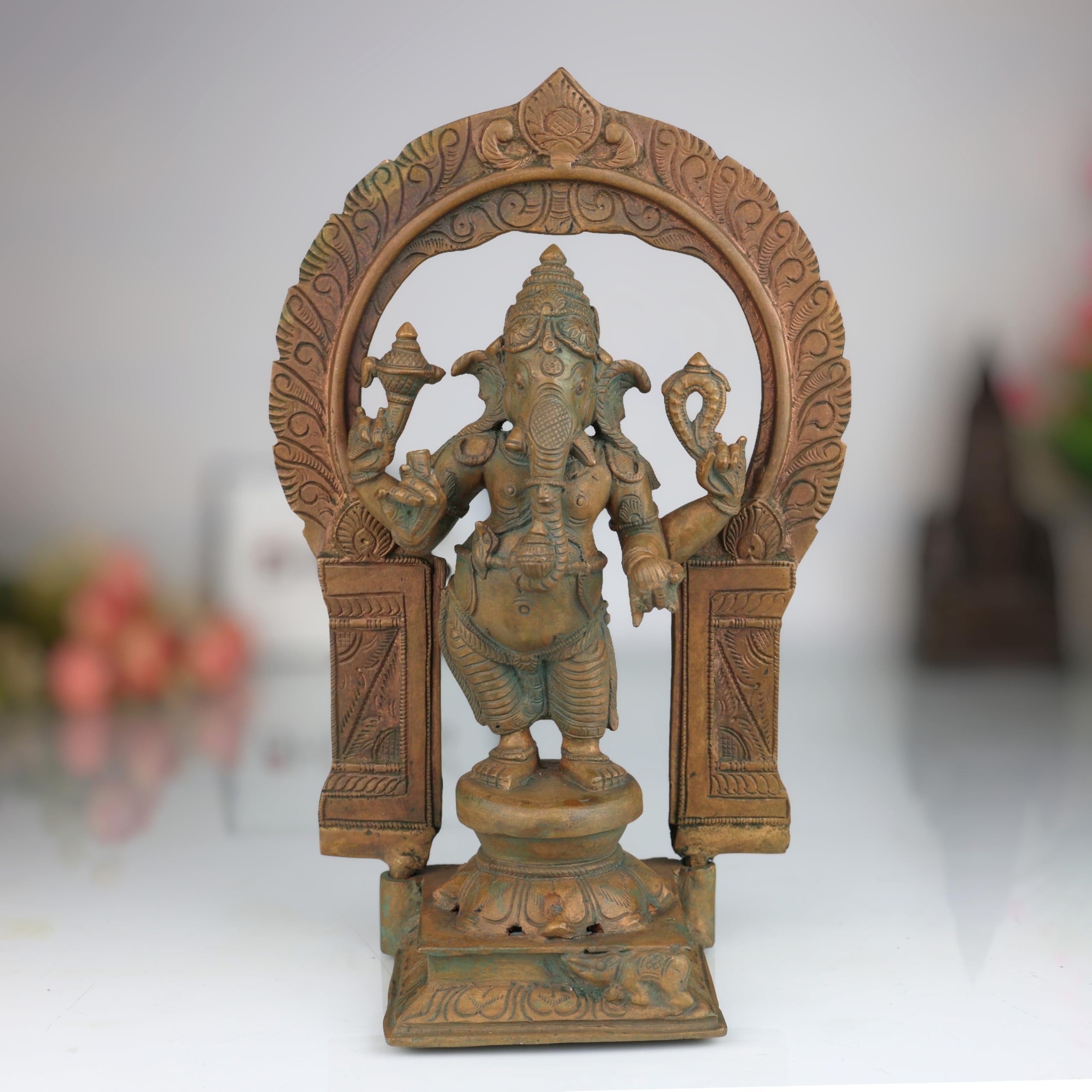 Bhunes Panchaloha Ganesha Idolo in piedi Ganpati Murti Vinayaka Vigraha per Pooja Home Tempio Decor Spiritual Vastu Gift Panchadhatu Statua in bronzo tradizionale fatto a mano marrone 26,9 cm 1 pezzo