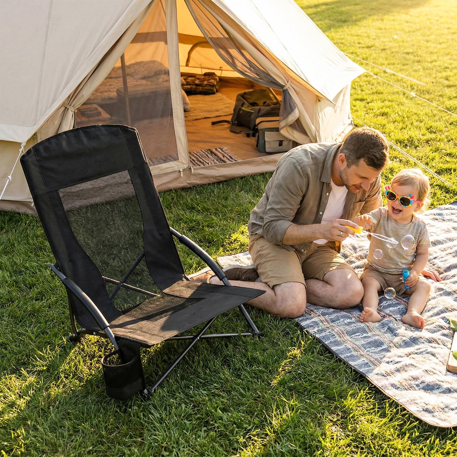 LIFERUN Chaise de plage pliable - 1 pièce - Dossier haut - Chaise de plage basse avec sac de transport - Porte-gobelet - Tissu en maille respirante - Pour l'extérieur, le camping, le concert de sable