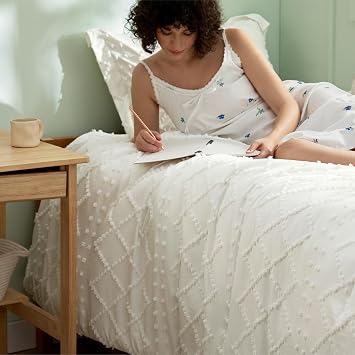 Bedsure Twin XL Comforter Set - Ivory Comforter, Boho Tufted Distressed Vintage Bedding for Kids, 2 Pieces Farmhouse-Style Bed Set for All Seasons, Fluffy Soft Bedding with 1 Pillow Sham
