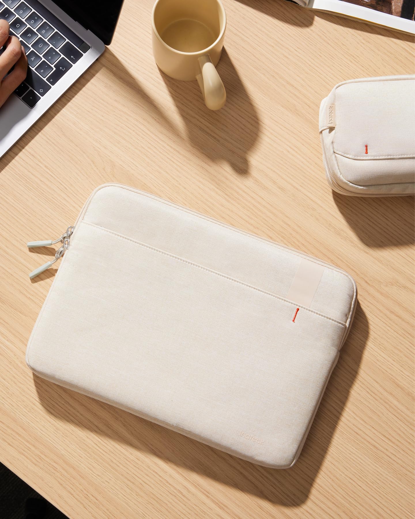 Inateck 360° etui ochronne na laptopa, kompatybilne z 14-calowym MacBook M1/M2/M3/M4/M5 Pro/Max 2021-2026, pokrowiec na laptopa z torebką akcesory