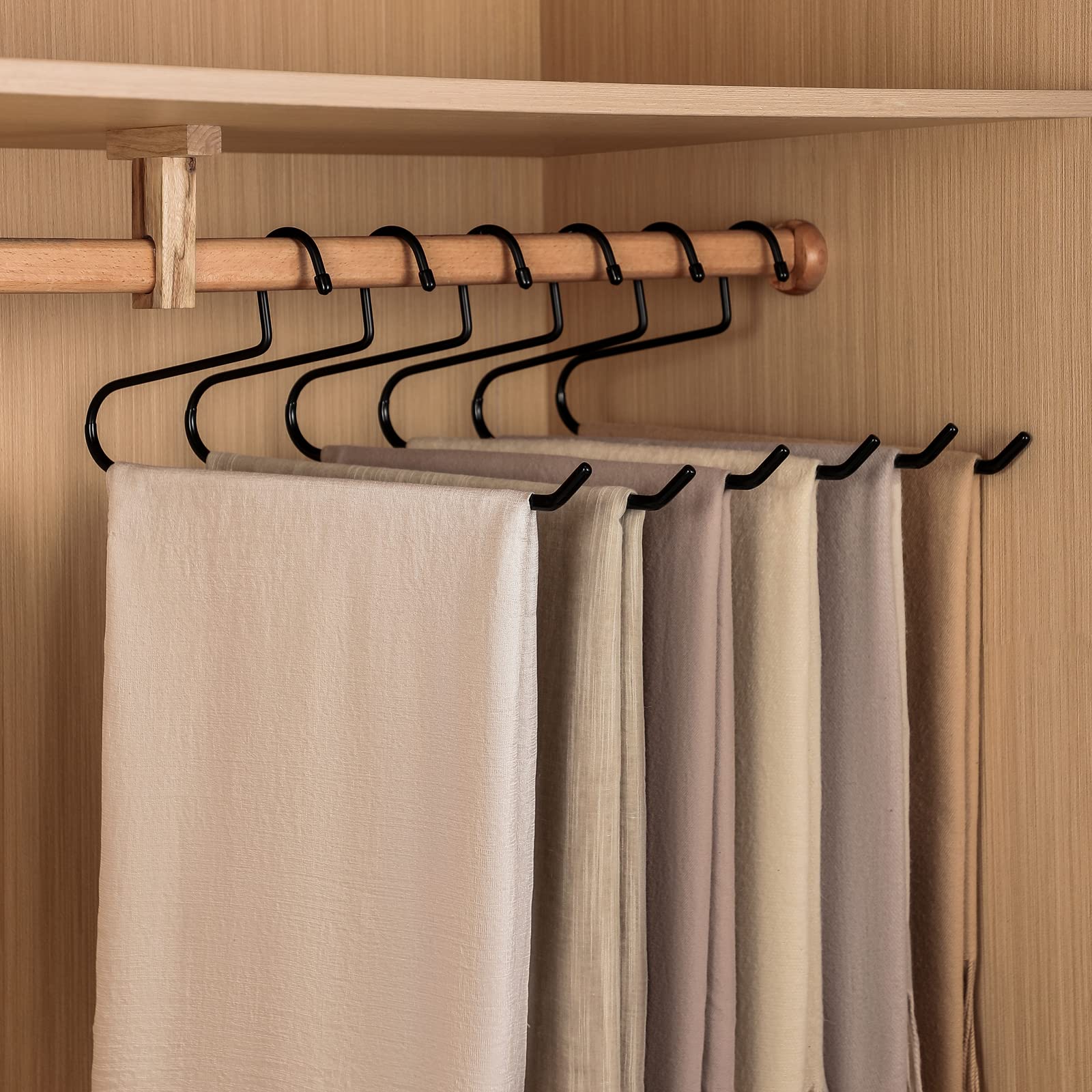 VASLIM 8 Stück Decken-Kleiderbügel, strapazierfähig, schwarz, vinylbeschichtet, rutschfest, ideal für Steppdecken, Bettdecken, Tischdecken, Handtücher, Schlafsäcke, Vorhänge und Tagesdecken