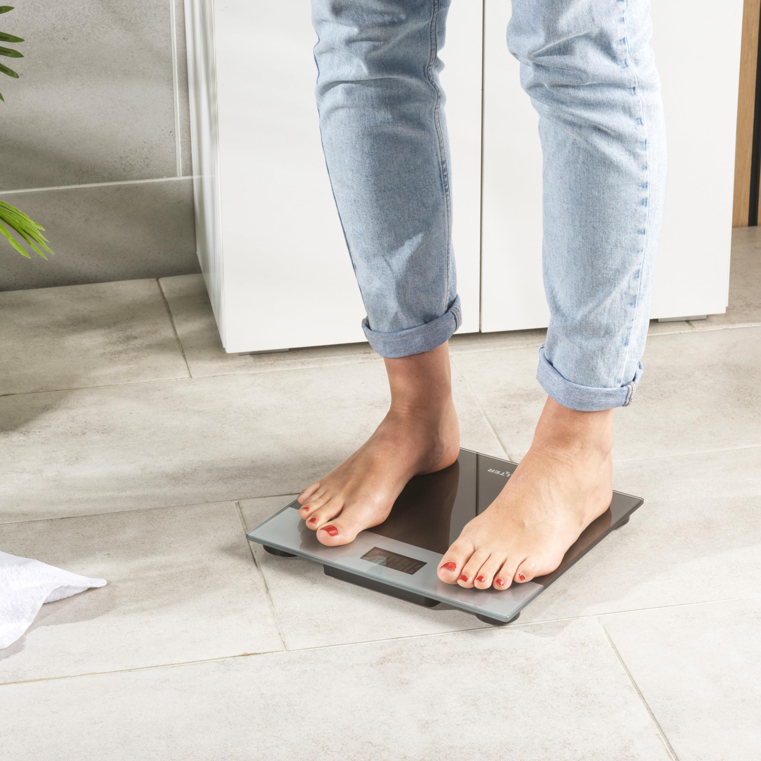 Salter 9206 SVSV3R Pèse Personne Numérique, Plateau en Verre Renforcé, Balance Personnelle Électronique, Écran Facile à Lire, Capacité Max 180KG, Garantie de 15 Ans, Argent/Gris