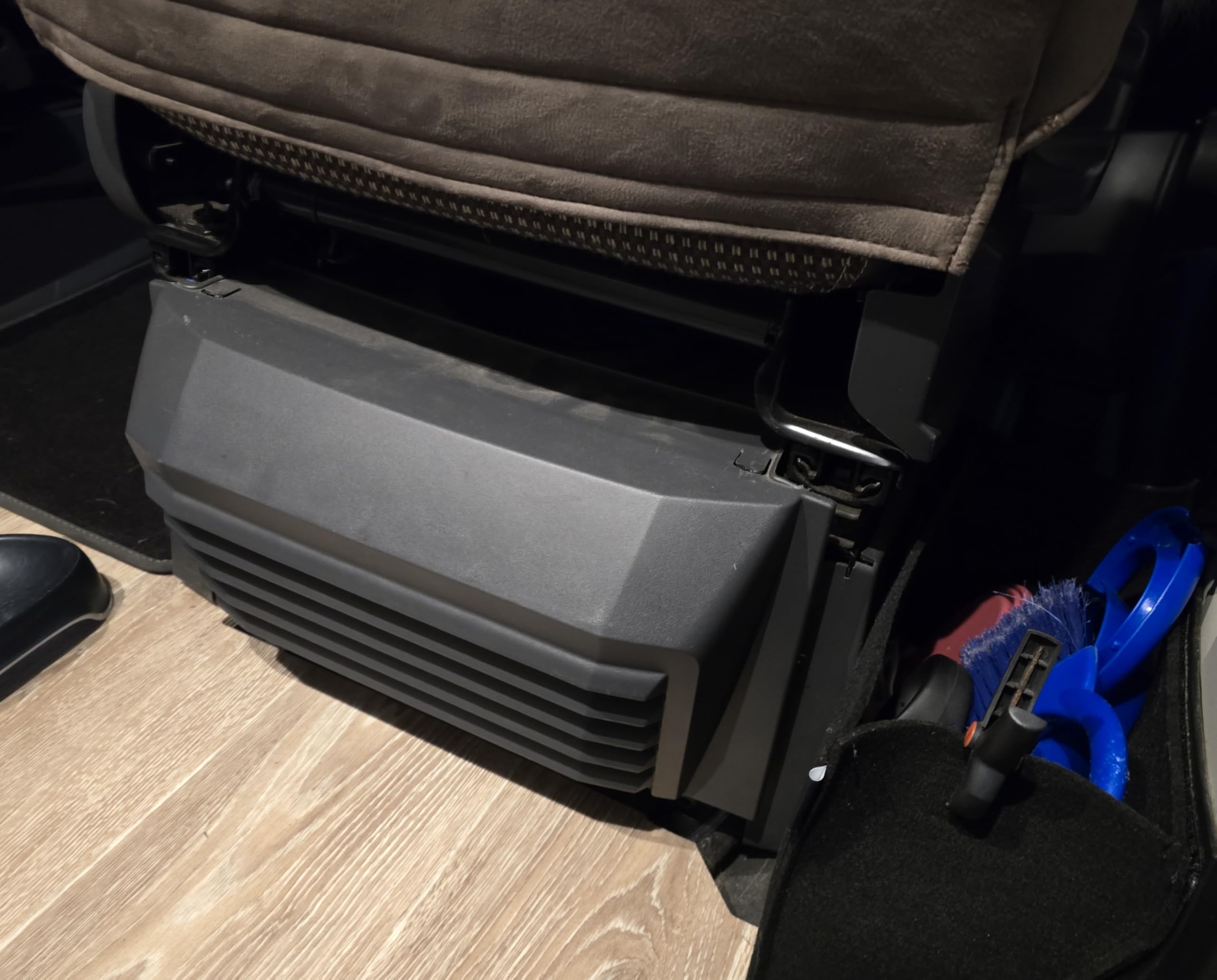 Generisch Stauraumtasche Tasche FILZ für die Sitzkonsole mit Magnethalter für Wohnmobil/Kastenwagen (Schwarz)