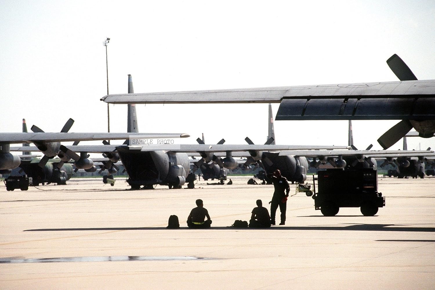 Photo Aircraft and maintenance personnel from the 39th and