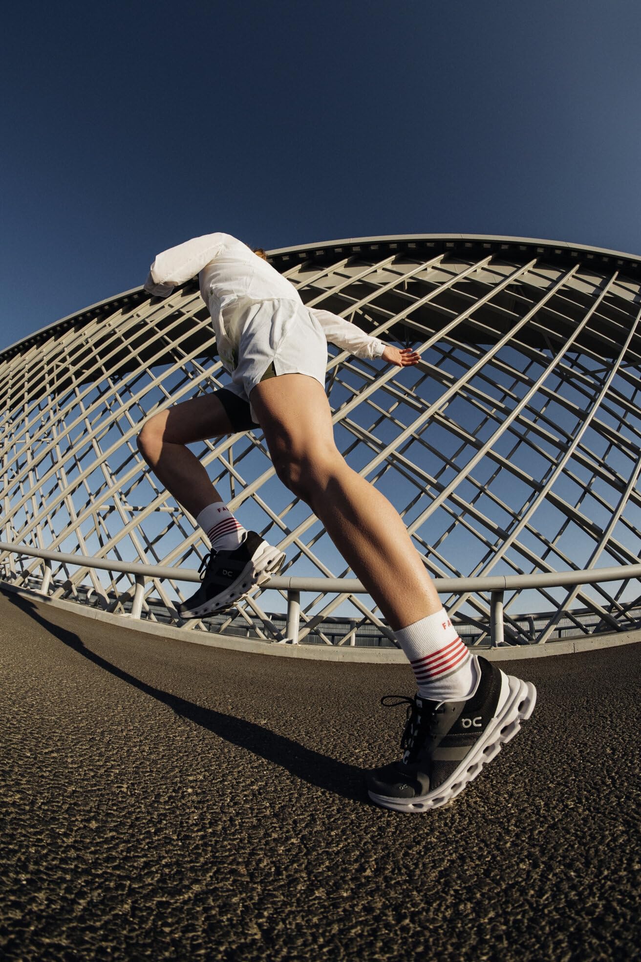 FALKE Damen RU4 Laufsocken mittelstarke Polsterung antiblasen vegan zum Sport Jogging Running schnelltrocknende atmungsaktive nachhaltige Baumwolle Funktionsmaterial 1 Paar | leichte Laufsocke mit mittlerer Polsterung