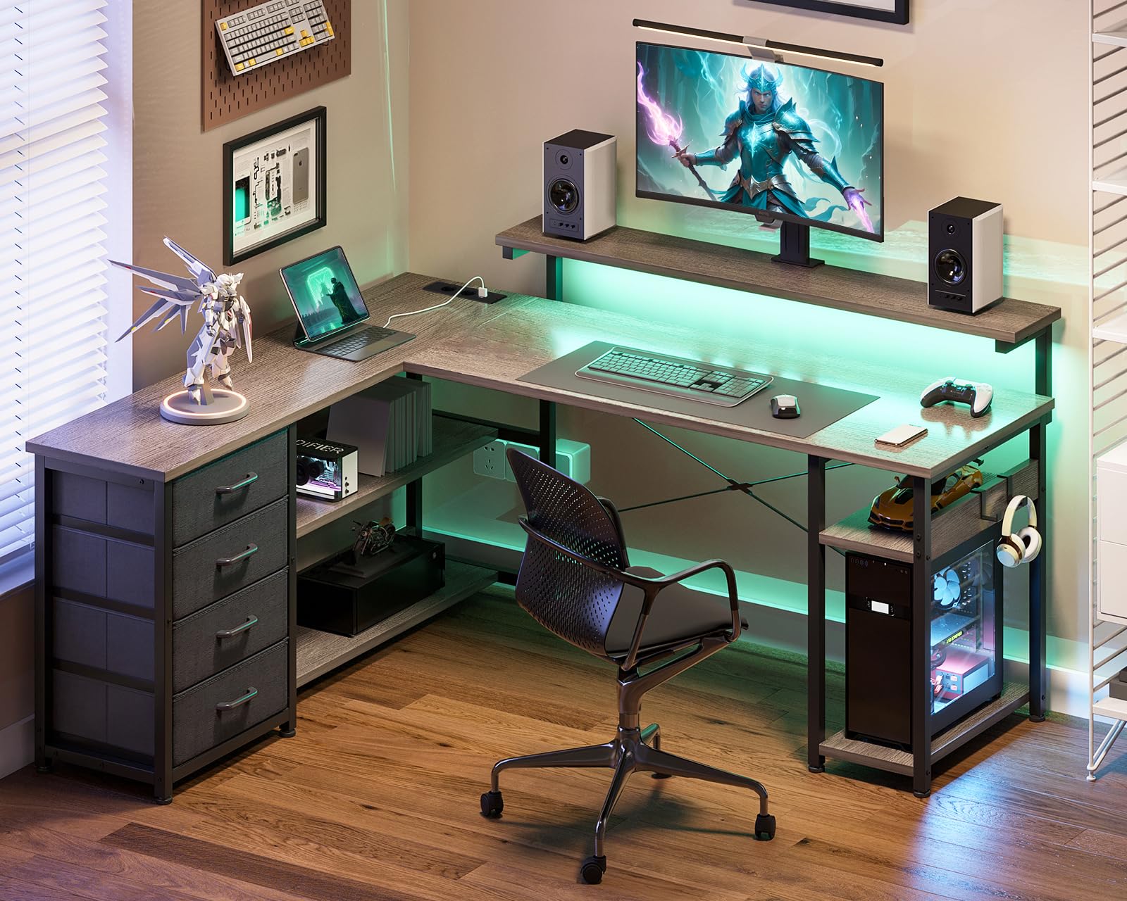 ODK Bureau d'angle Réversible avec Tiroirs, 135x110cm Bureau en L avec Prises, Ports USB, LED et Rangement pour Domicile, Chambre, Roble Gris