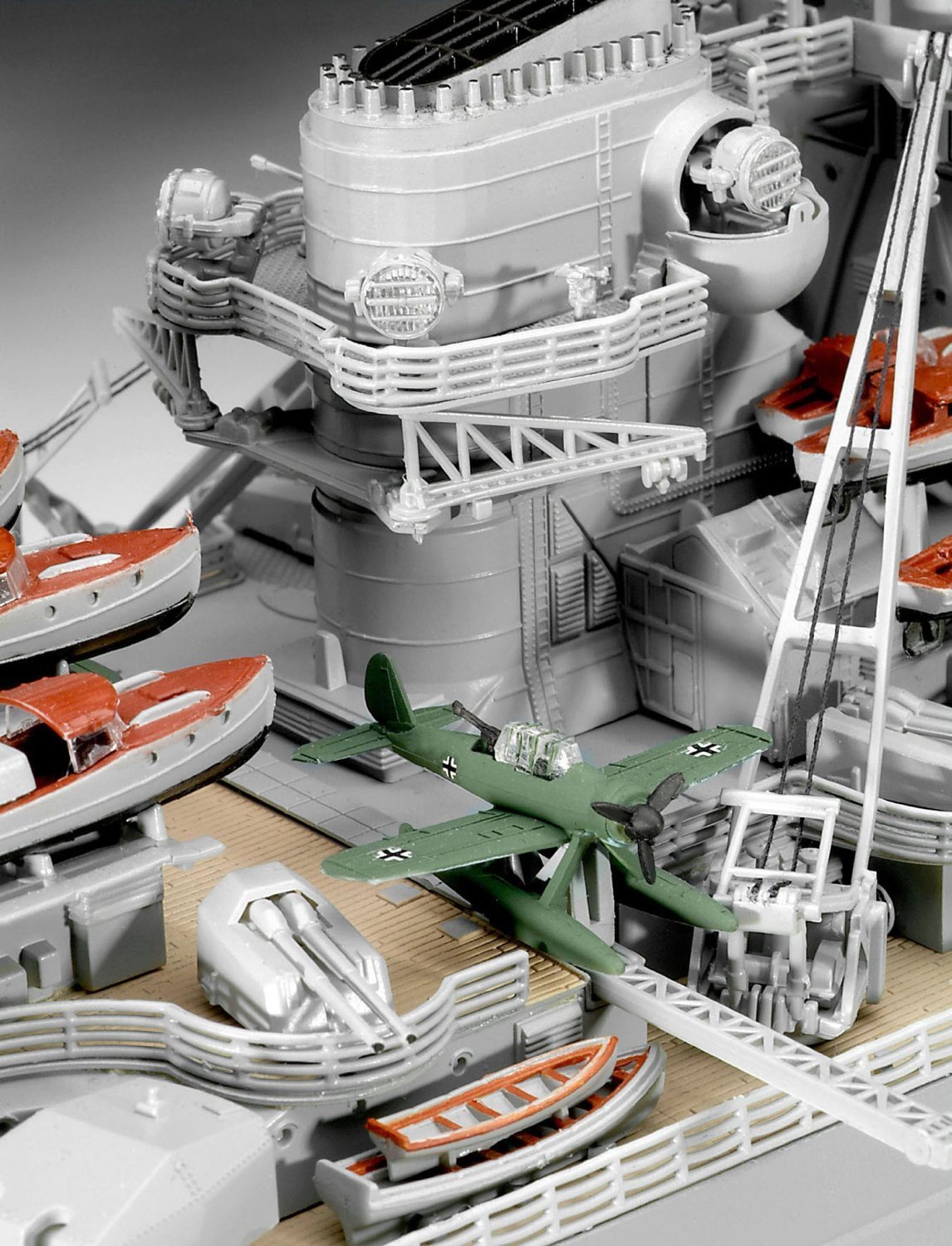 ビスマルク　ドイツ戦艦　350 完成品 Amazon | 1/350 ドイツ海軍戦艦 ビスマルク Revell 05040 [並行