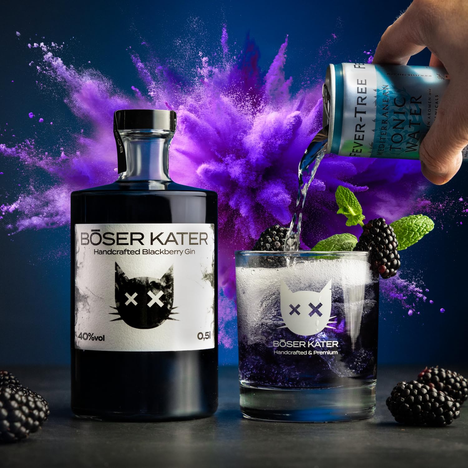BÖSER KATER Blackberry Gin | Das Original | Handgemacht mit fruchtigem Brombeer Geschmack | Schwarz Violetter Cocktail | Die perfekte Geschenkidee 0,5 l 40% Vol