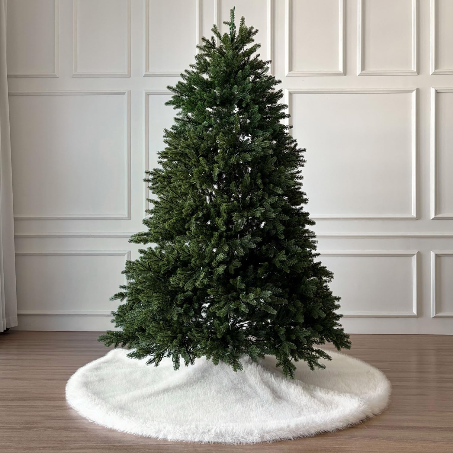 72-Inch Huntsman High-Pile Faux Fur Christmas Tree Skirt with Hidden Slide Clasp Closure and Durable Microfiber Backing, Ivory