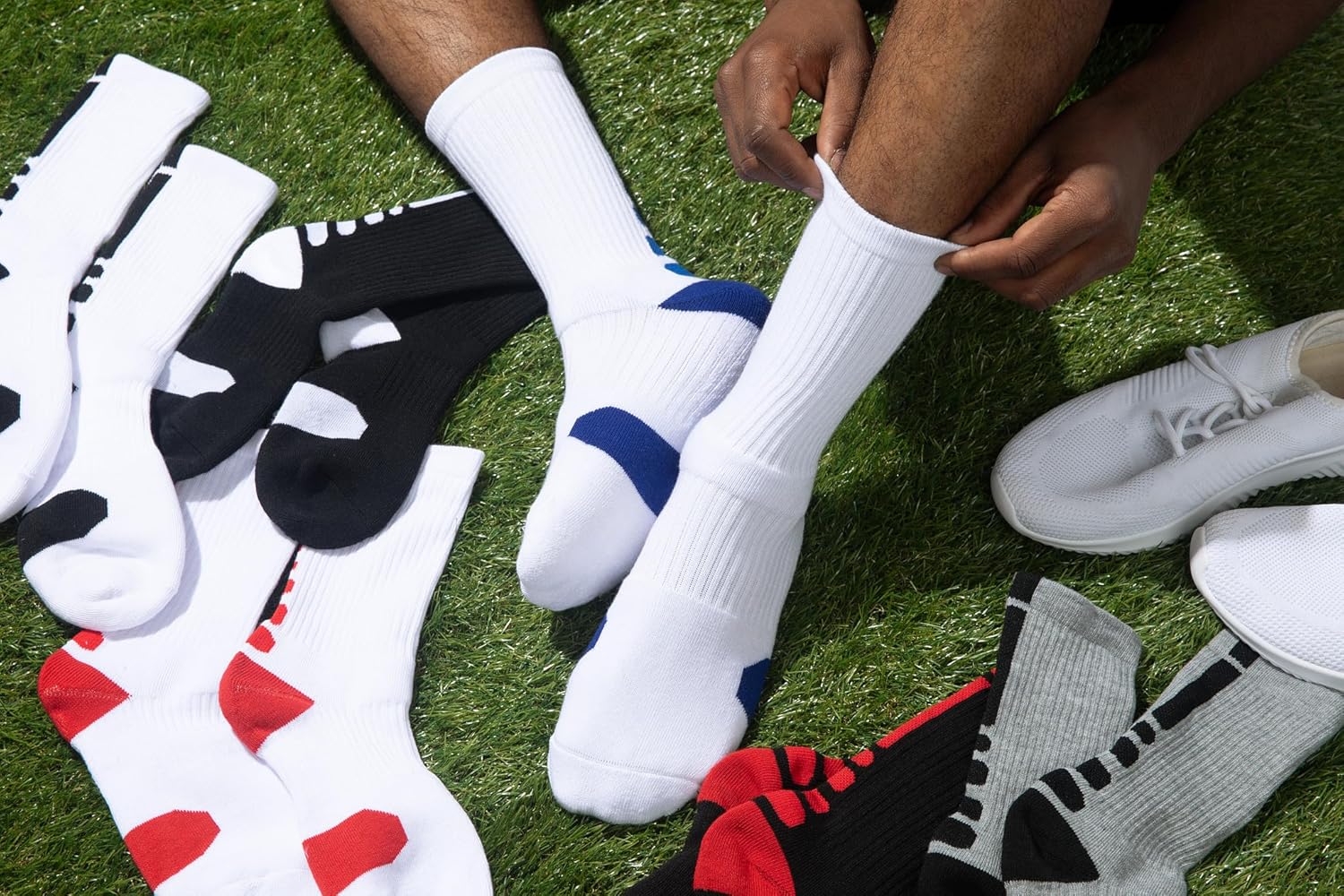 VNG Cushioned Athletic Crew Socks for Men Sizes 9-12, Light Compression Secure Fit Moisture-Wicking Sports Performance - Image 3