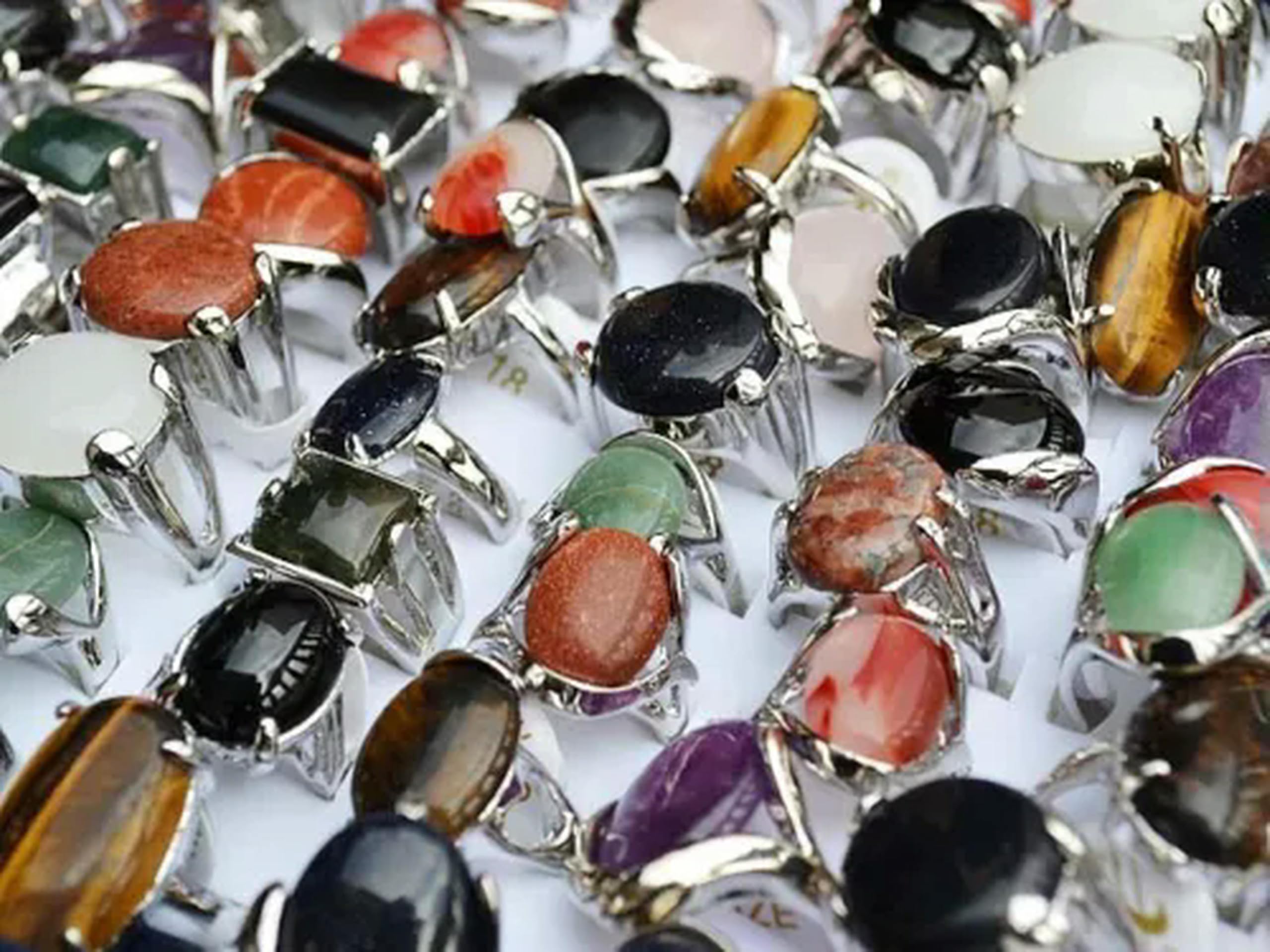 Lot de 20 bagues en argent massif et véritables pierres fines de joaillerie