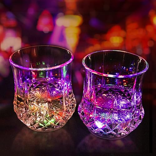 Paquete de 2 vasos de luz intermitente activados por líquido, gafas LED multicolor divertidas con luz para beber, copas de vino brillantes con luces