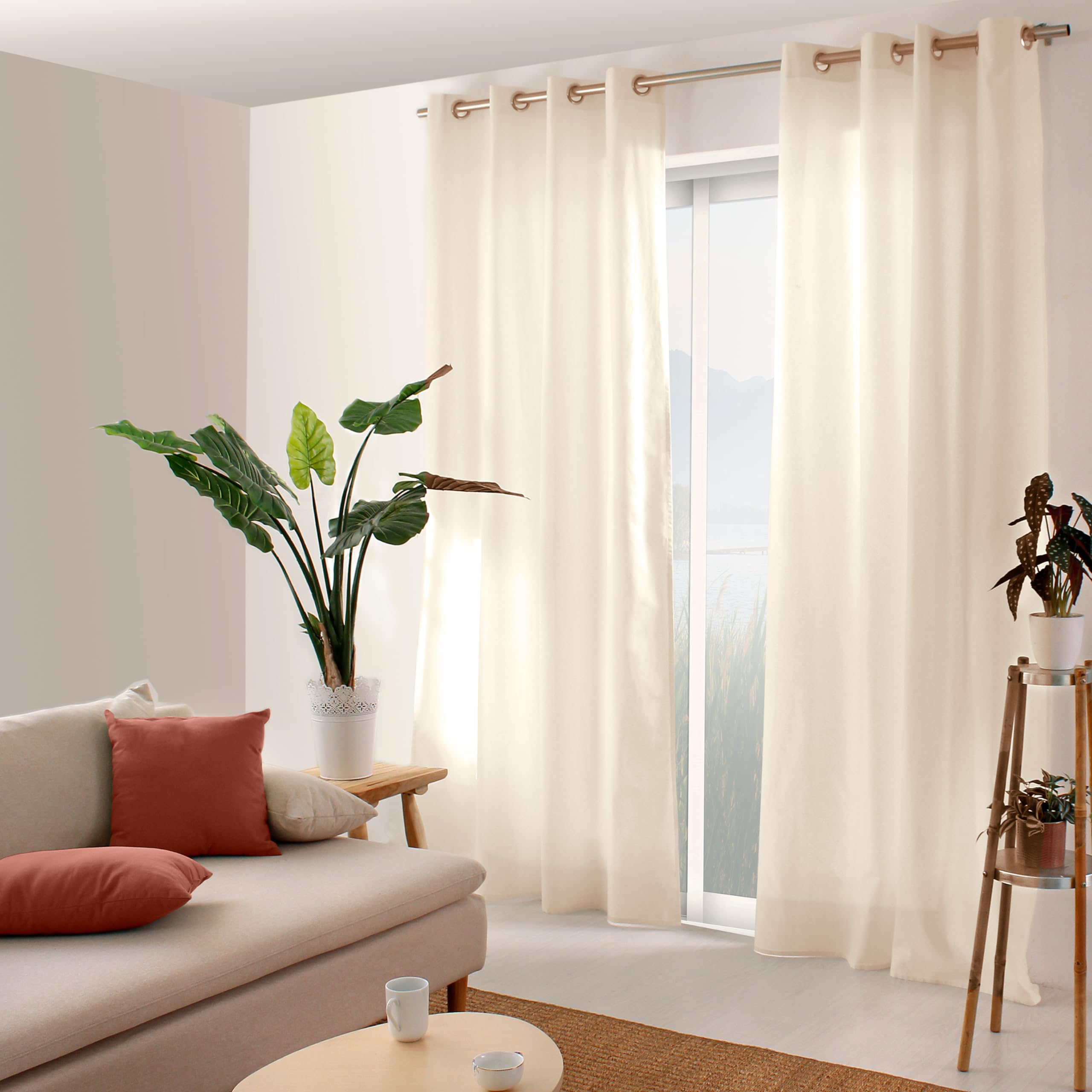 Rideau en coton ecru 135x240cm pour illuminer le salon chaleureusement