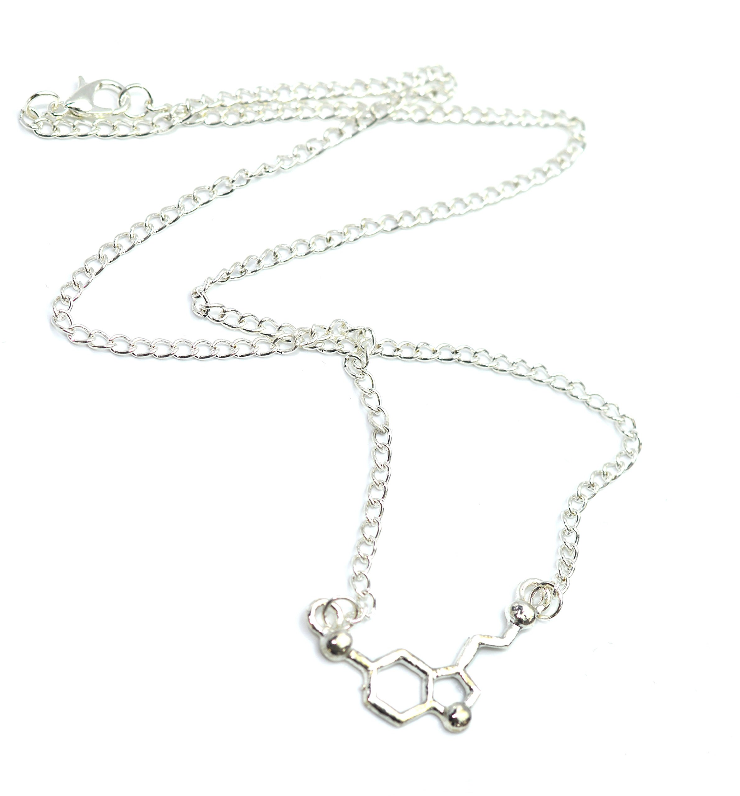 Collar plateado con colgante de serotonina, ADN, estructura química de molécula bioquímica, plateado, en caja de regalo