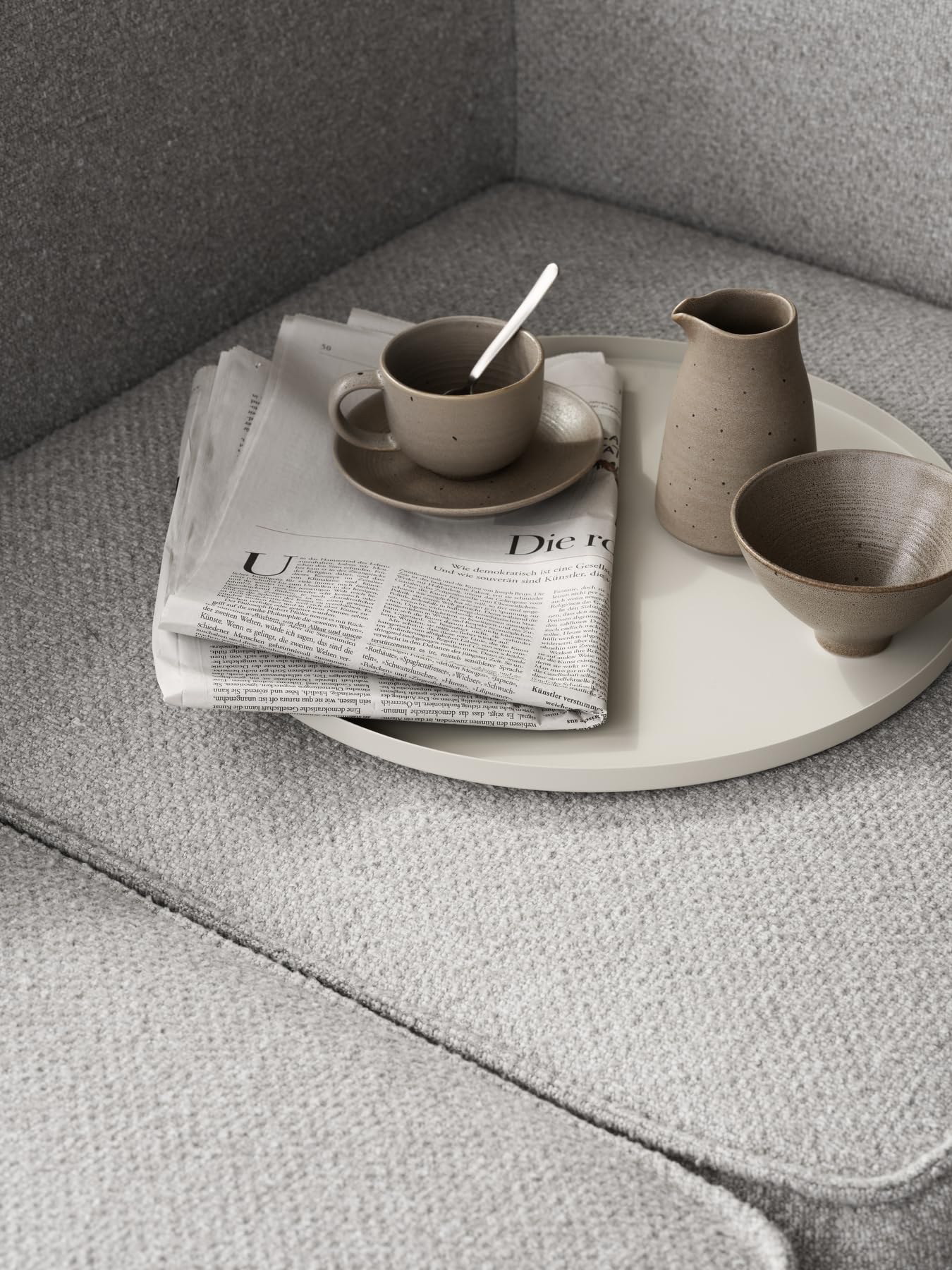 blomus | Serviertablett | Peasy | Edelstahl/Moonbeam | S | Ø30cm rund mit Rand |