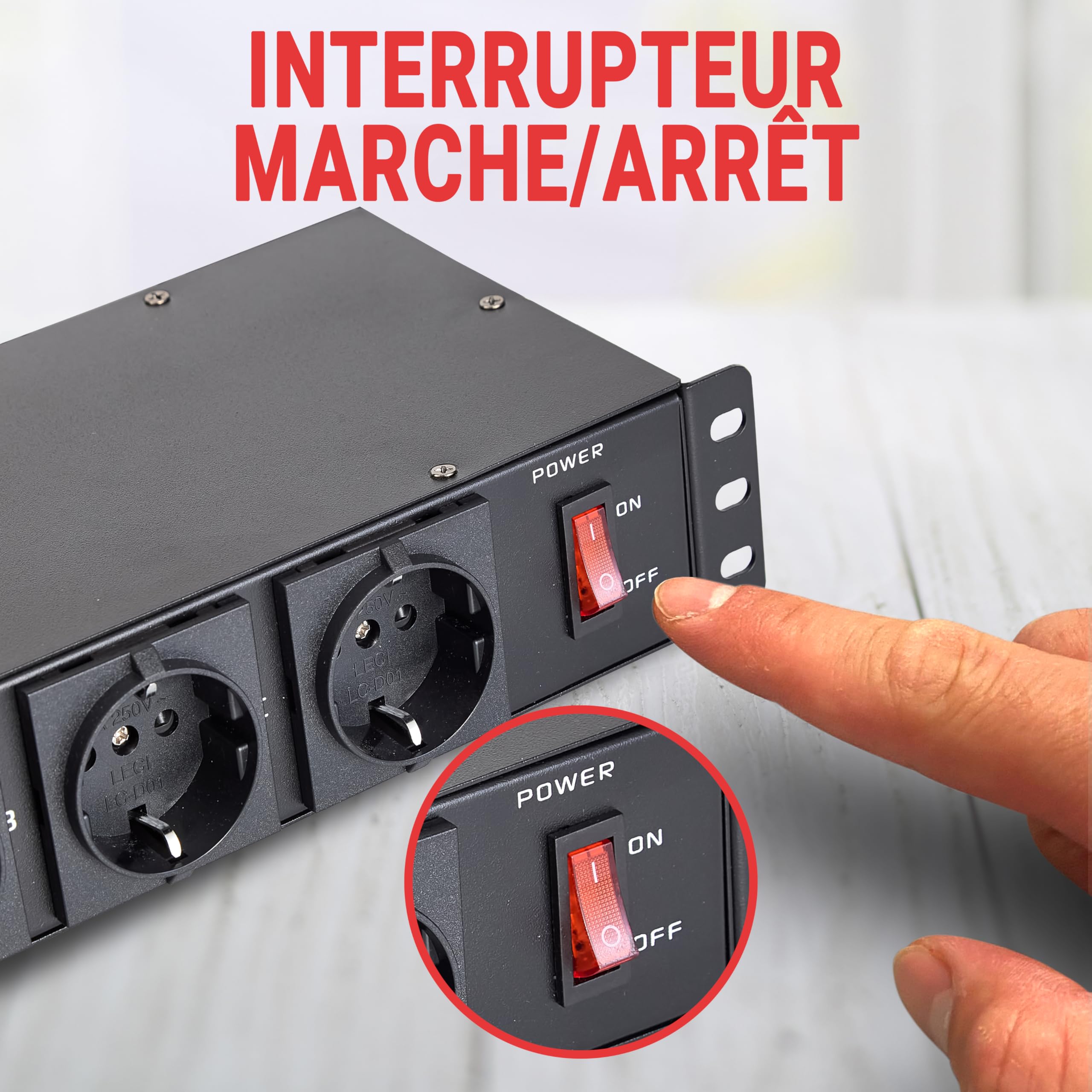 Pyle Multiprise Rack 1U 12 Prises – PDU avec 3 Prises Frontales, 4 Ports USB 5V/2A, Disjoncteur 15A, Câble 4,5 m, Boîtier Métal, pour Serveurs, Studio & Installation