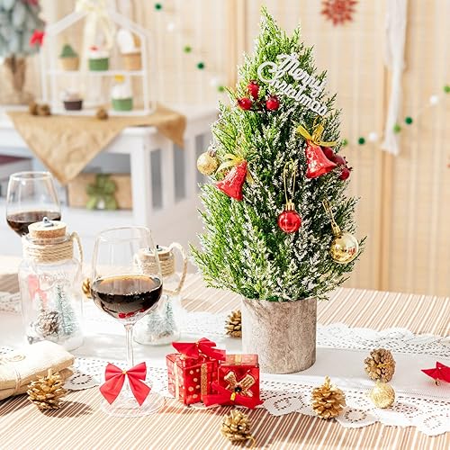 Miniatura 9 de Mini árbol de Navidad flocado para mesa mesa nevada de 185 pulgadas con bayas rojas pequeño árbol de Navidad artificial con base de pulpa adornos de
