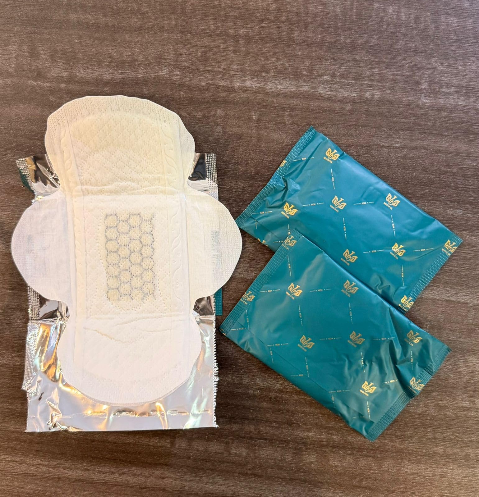 Panty Liners with Wide Wings, Enhanced Comfort and Leak Protection, Perfect Wing Design for Women's Hygiene Pack of 40-image-23