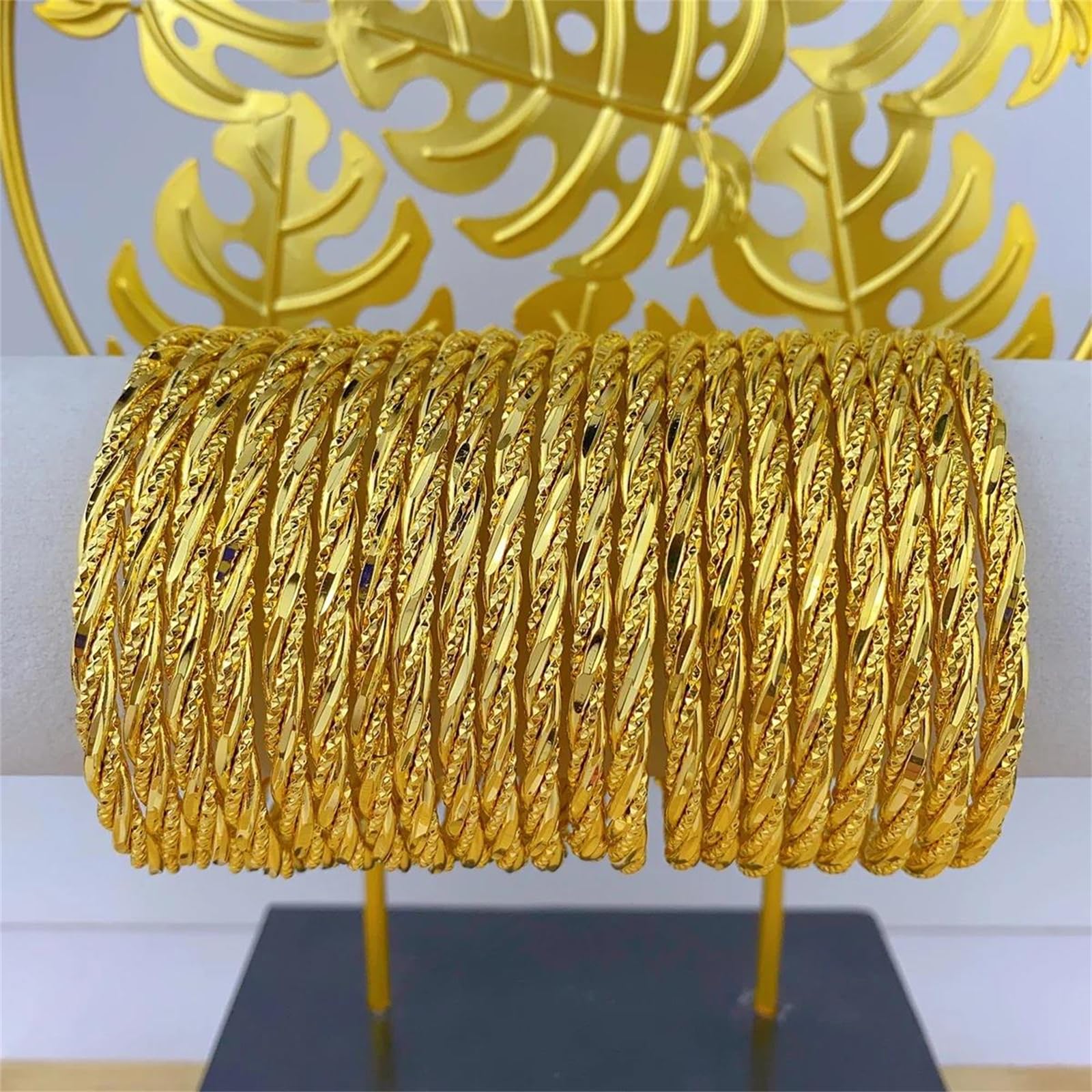 LYGBAOFUL Brazalete de Color Dorado de 62 mm para Uso Unisex. Pulsera de aleación de Cobre de Estilo Bohemio para un Accesorio de Boda o Fiesta Inspirado en el diseñador.