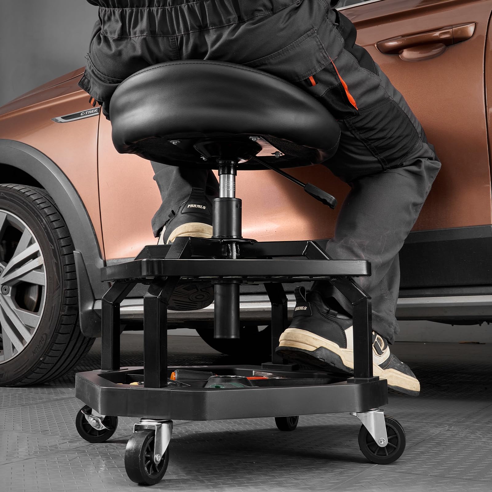 VEVOR rollbarer Werkstatthocker Werkstattsitz pneumatischer Garagensitz mit 136 kg Tragkraft, höhenverstellbarer Rollbrettsitz 360° drehbarer & gepolsterter Werkstattstuhl für Garage Werkstatt