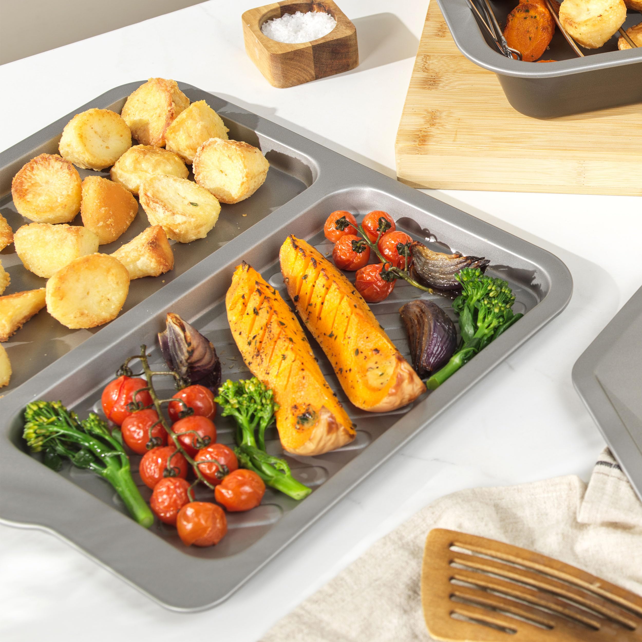 Salter Essentials Split Baking Tray, Non-Stick Coating, Rectangular Dual Baking Tray, Dishwasher Safe, Easy to Clean - Image 3