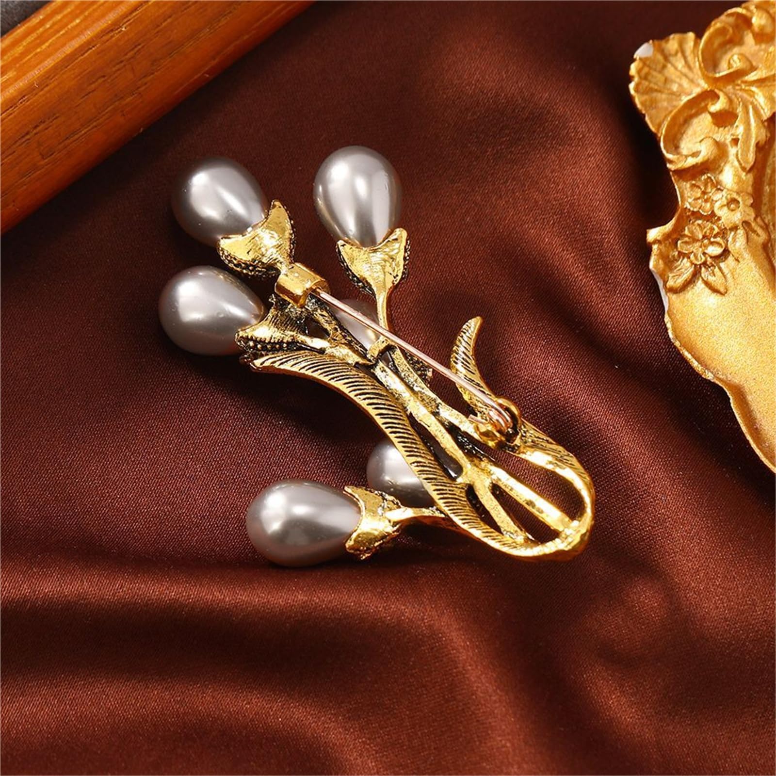 Broche vintage de narciso champán – Pin de ramo de perlas refinadas para accesorios de abrigo de moda