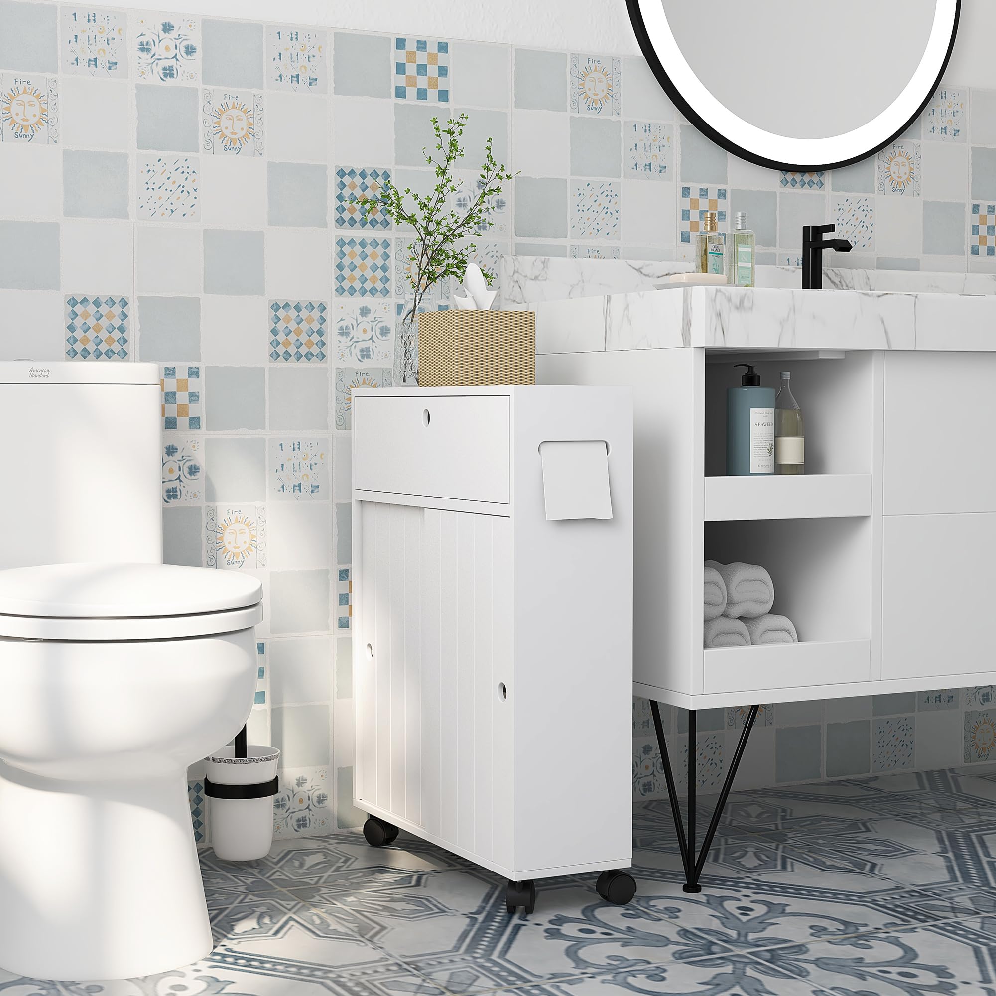 kleankin Mueble Auxiliar Baño Moderno Armario de Baño con 4 Ruedas 2 Agujeros para Papel 2 Armarios y Estantes Ajustables Mueble Auxiliar de Almacenaje para Espacio Estrecho 52x17x67 cm Blanco