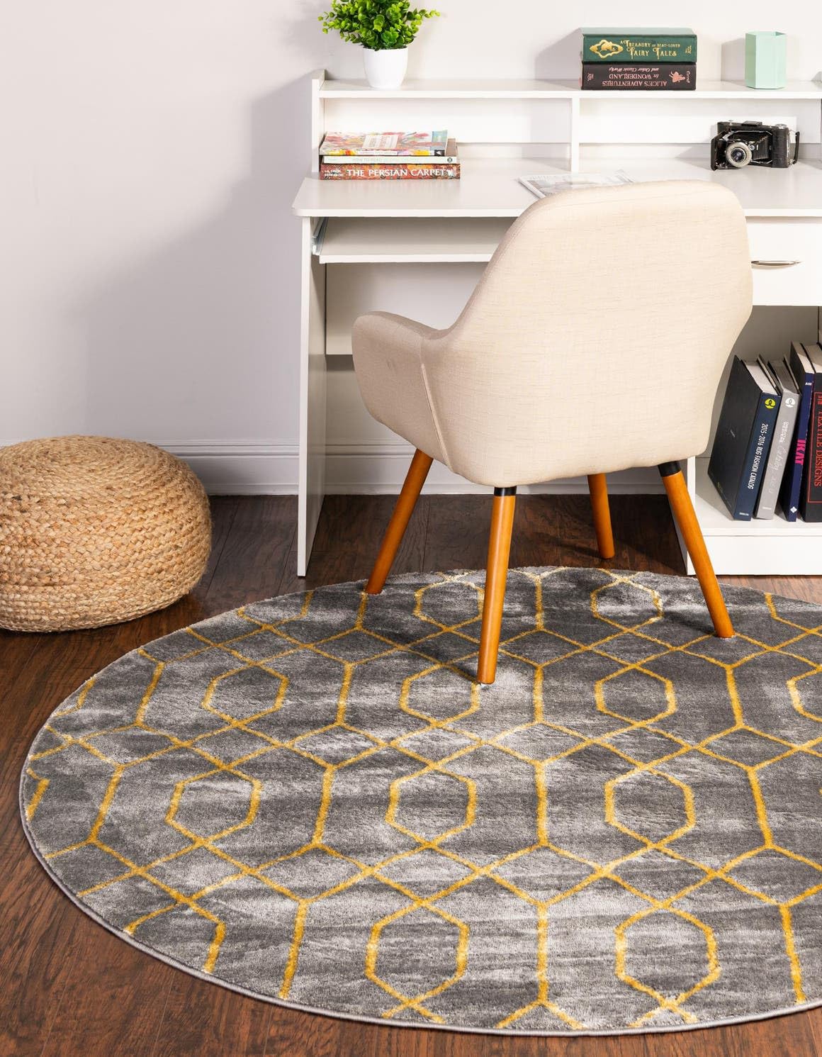 Unique Loom Glam Collection Area Rug - Trellis (7' 10' Round, Gray Gold/ Gold)