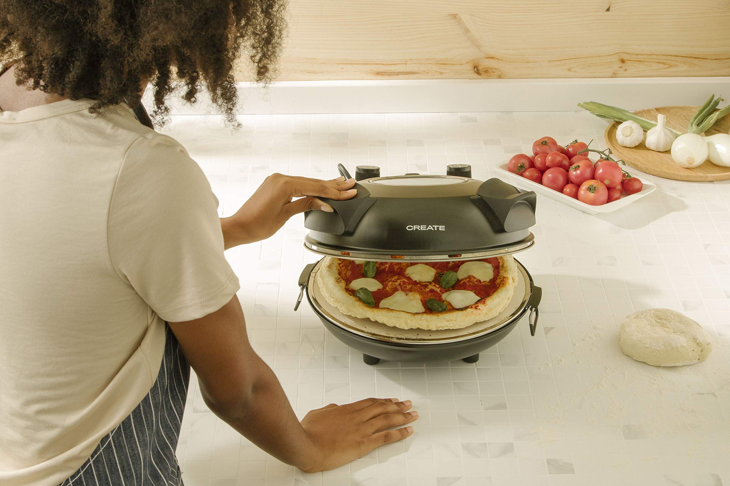 CREATE/PIZZA MAKER/Four à pizza électrique noir/Base en pierre spéciale pour la cuisson des pizzas, 31 CM de diamètre, 1200 W, température jusqu'à 350°, niveaux de puissance 5, arrêt automatique