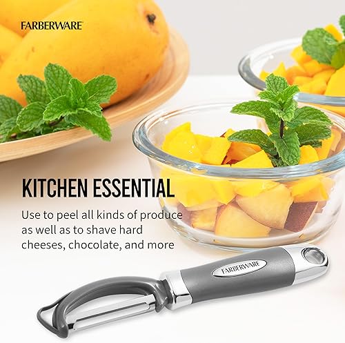 Miniatura 9 de Farberware Euro Peeler, un esencial de cocina para pelar rápida y fácilmente productos, chocolate, quesos y más. Cuenta con agujero para colgar para