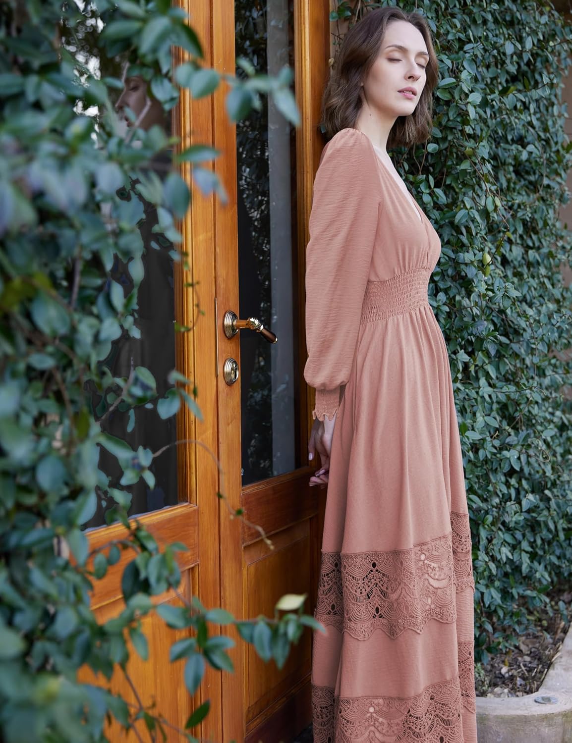 Women's Lace Maxi Dress Short Sleeve V Neck Party Dress Smocked Waist Boho Maxi Dress Bohemian Dress for Women - Image 3