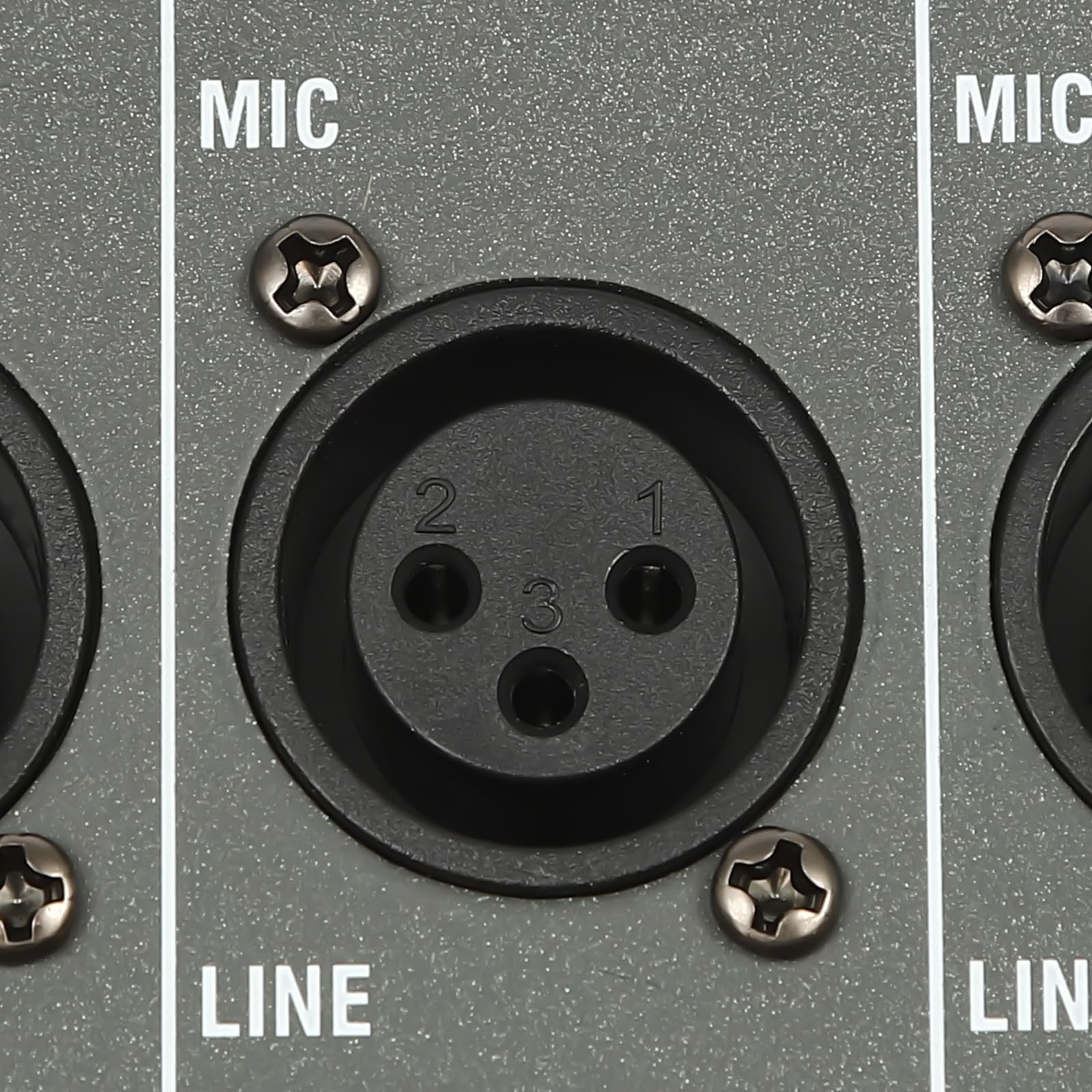 Console mixer audio USB professionale a 12 canali con connessione Bluetooth, alimentazione phantom 48V e equalizzatore a tre bande per musica ed eventi
