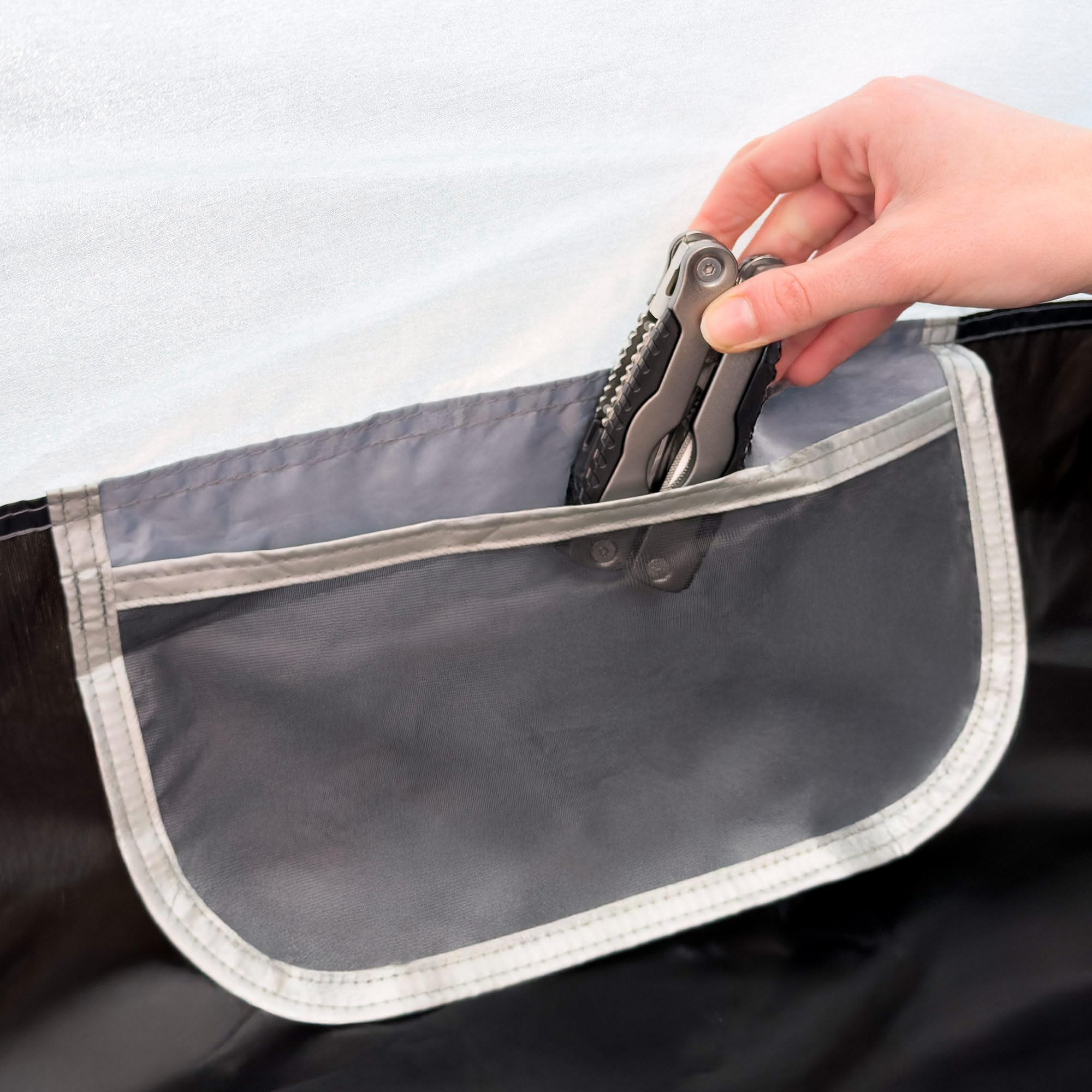 AKTIVE Tente de Camping pour 2 Personnes, Protection UV50, moustiquaires, Tissu Polyester, tiges gonflables, 8 piquets, avec gonfleur, Sac de Transport (63185) Gris 210 x 210 x 135 cm