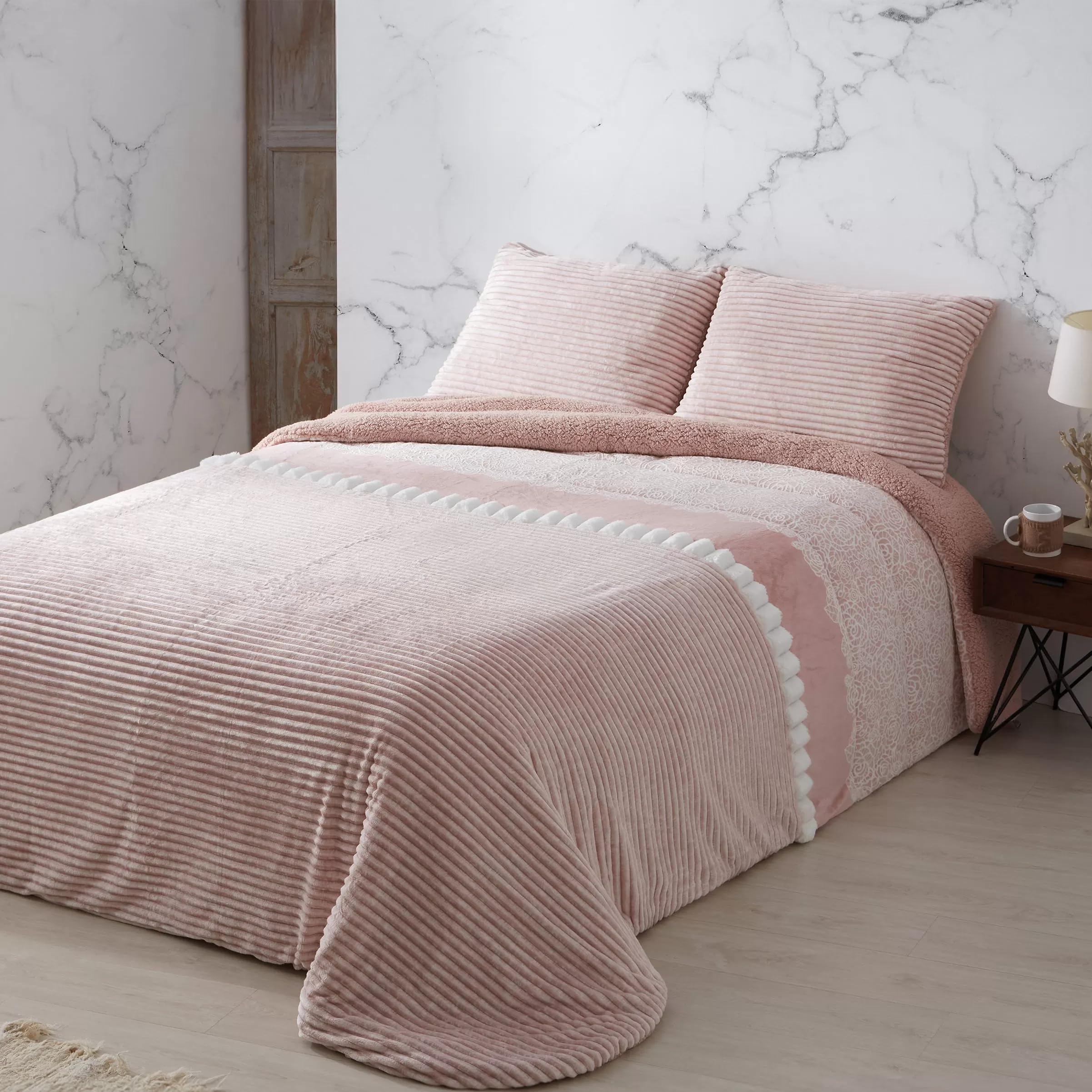 Edredón Sherpa Manterol DOKO Rosal Nude - Suave y Cálido con Reverso de Borreguito, Incluye Fundas de Cojín - Ideal para Invierno (135 cm)