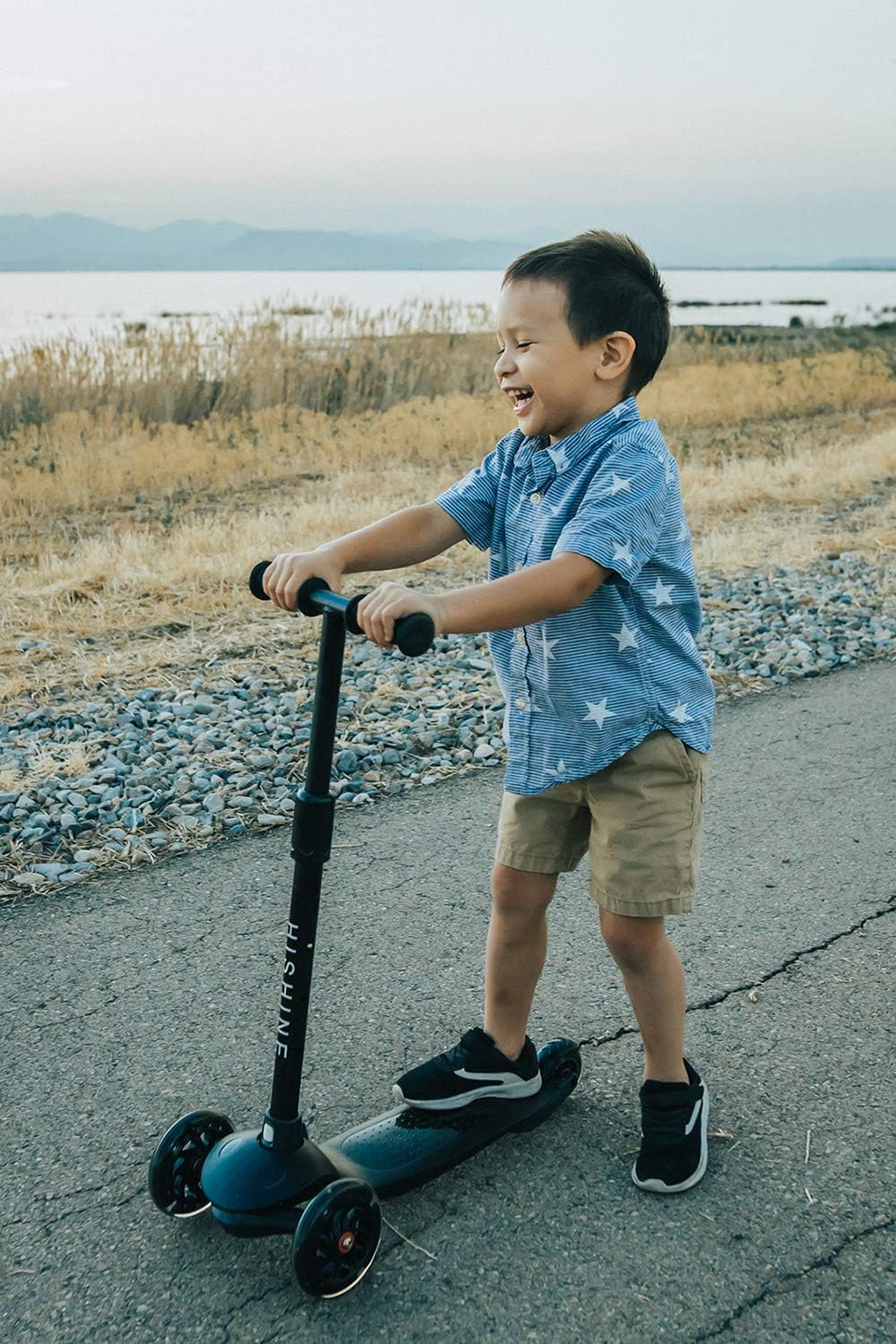 Hishine Kick Scooter Height Adjustable Lean to Steer with Flashing PU Wheels 3 Wheel Toy Folding for Kids Boys Girls