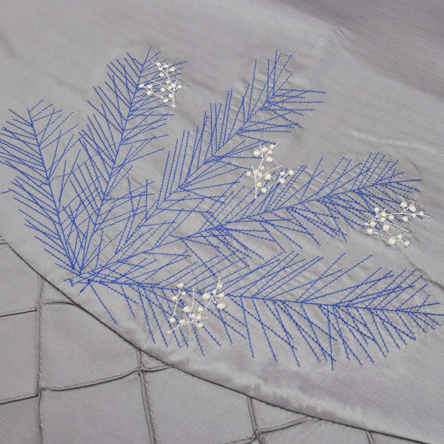 Silvery Faux Silk Deluxe Berry Embroidered with Handcraft Pintuck Border Christmas Tree Skirt Christmas Decoration-50inch
