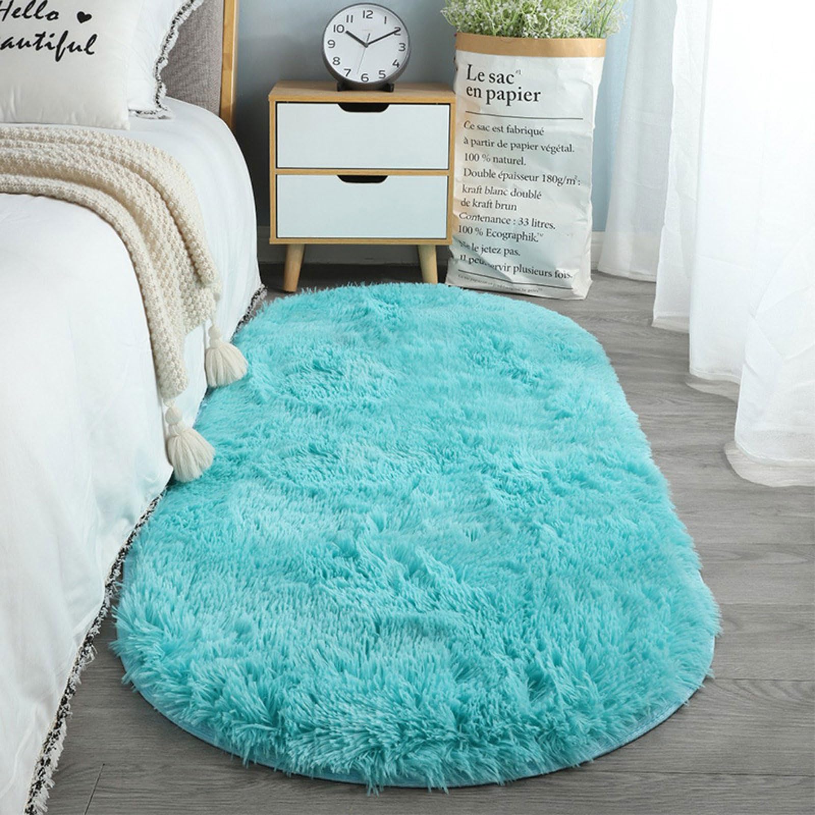 Tapis de luxe en peluche bleue pour une descente de lit cocooning