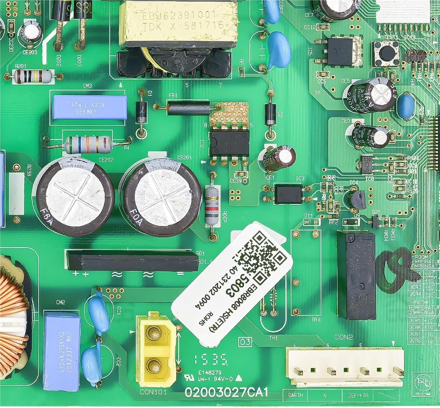 Avvicinamento view of a section of the YHNNH Refrigerator Control Circuit Board PCB with part number label