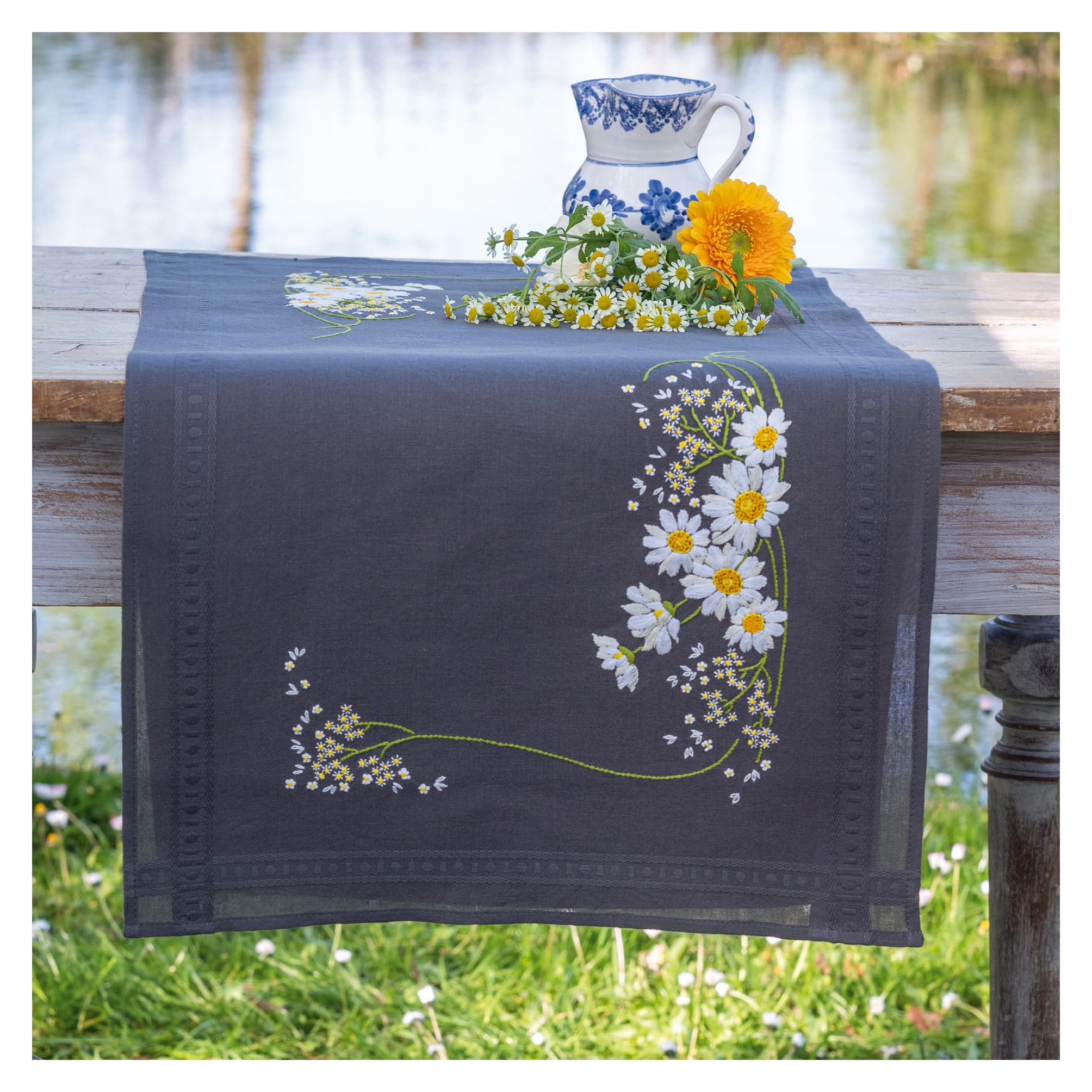 Vervaco stamped satin stitch kit tablechloth Gänseblümchen, 40x100cm, DIY