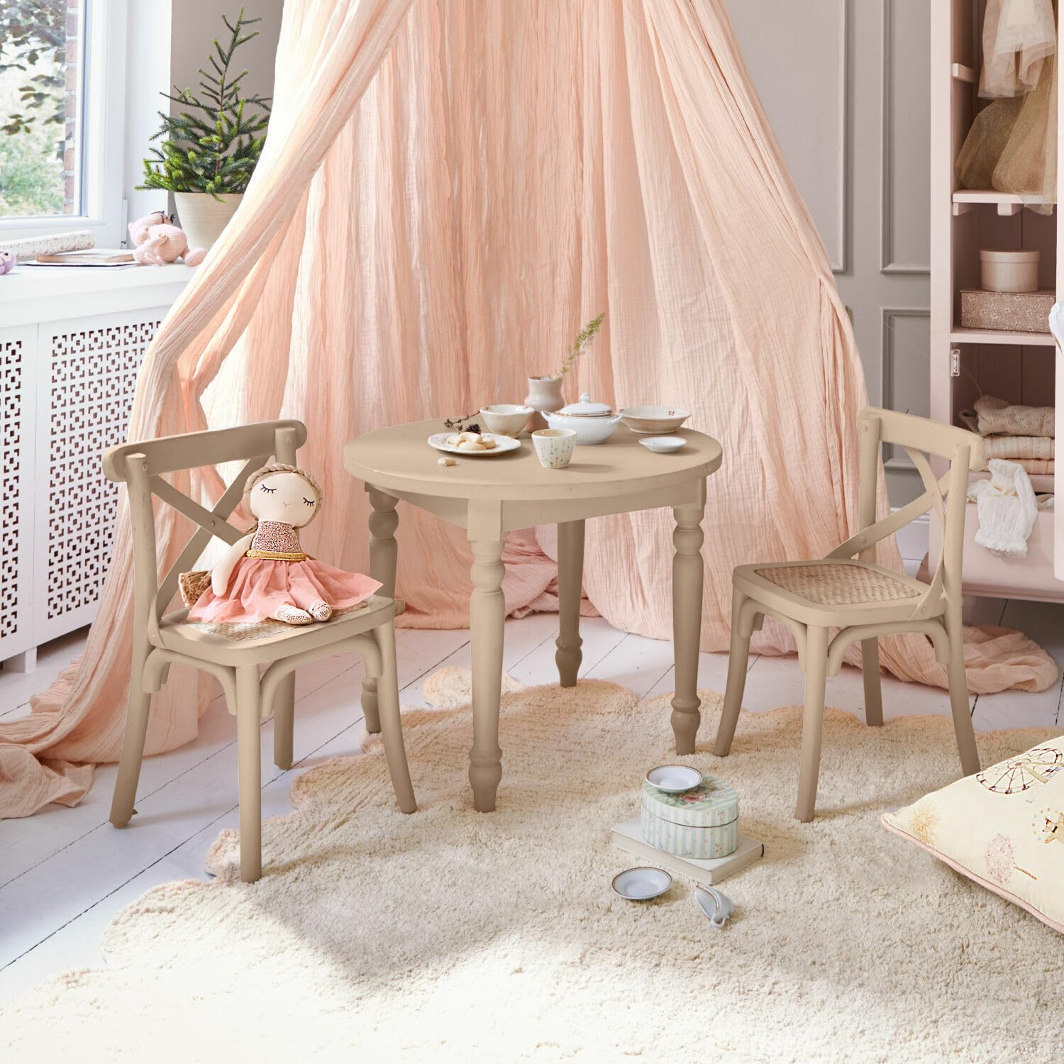 Loberon Kindertisch Sourila, Kindgerechte Größe, Stilvolles Landhaus-Design, Runde Tischplatte, Gedrechselte Beine, Kinderzimmer, Mangoholz, beige