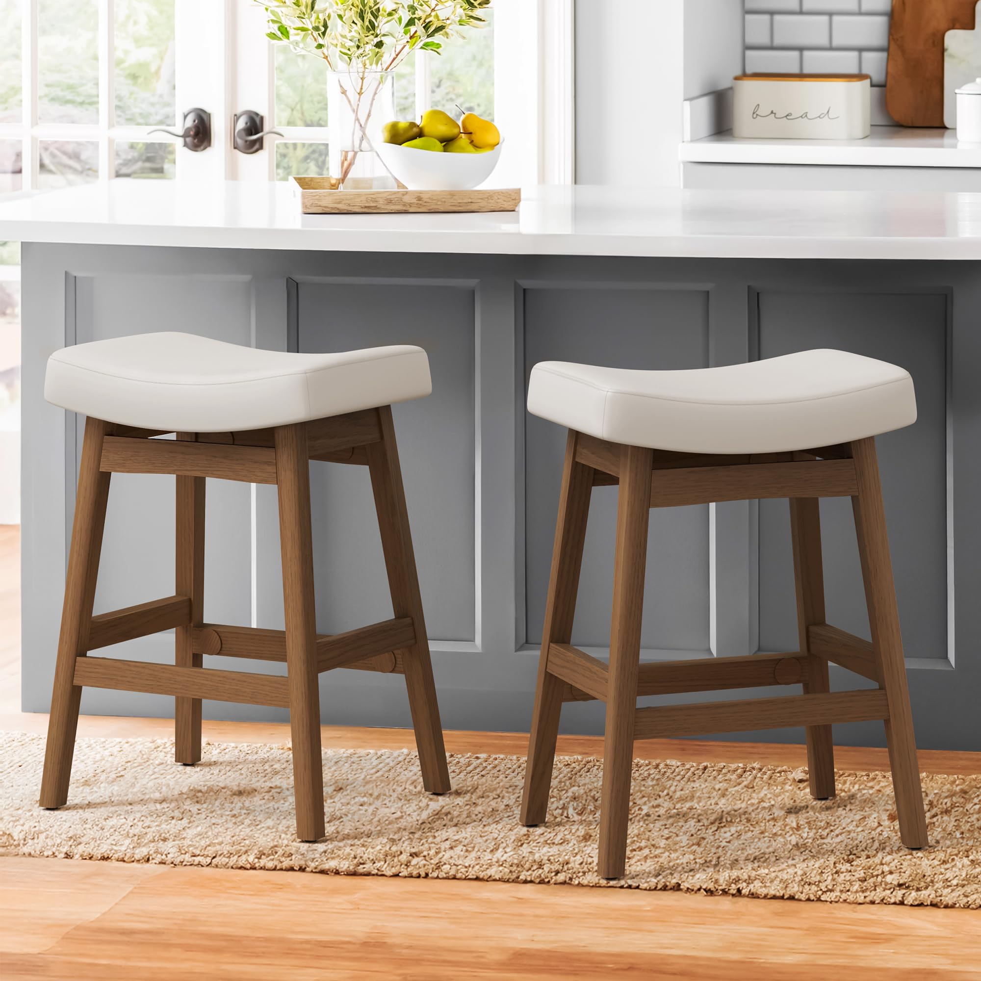 LUE BONA Juego de 2 Taburetes Altos de Cocina Madera,61cm Taburete de Bar con Reposapiés y 4 Patas de Madera,Taburetes Cocina con Cuero Sintético Asiento,para Cocina,Salón,Comedor,Bar,Blanco Antiguo