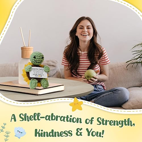 Miniatura 7 de OASSIE Regalos de cumpleaños de Navidad para mujeres, hombres y adolescentes, animales de ganchillo positivos de tortuga, rellenos de calcetines,