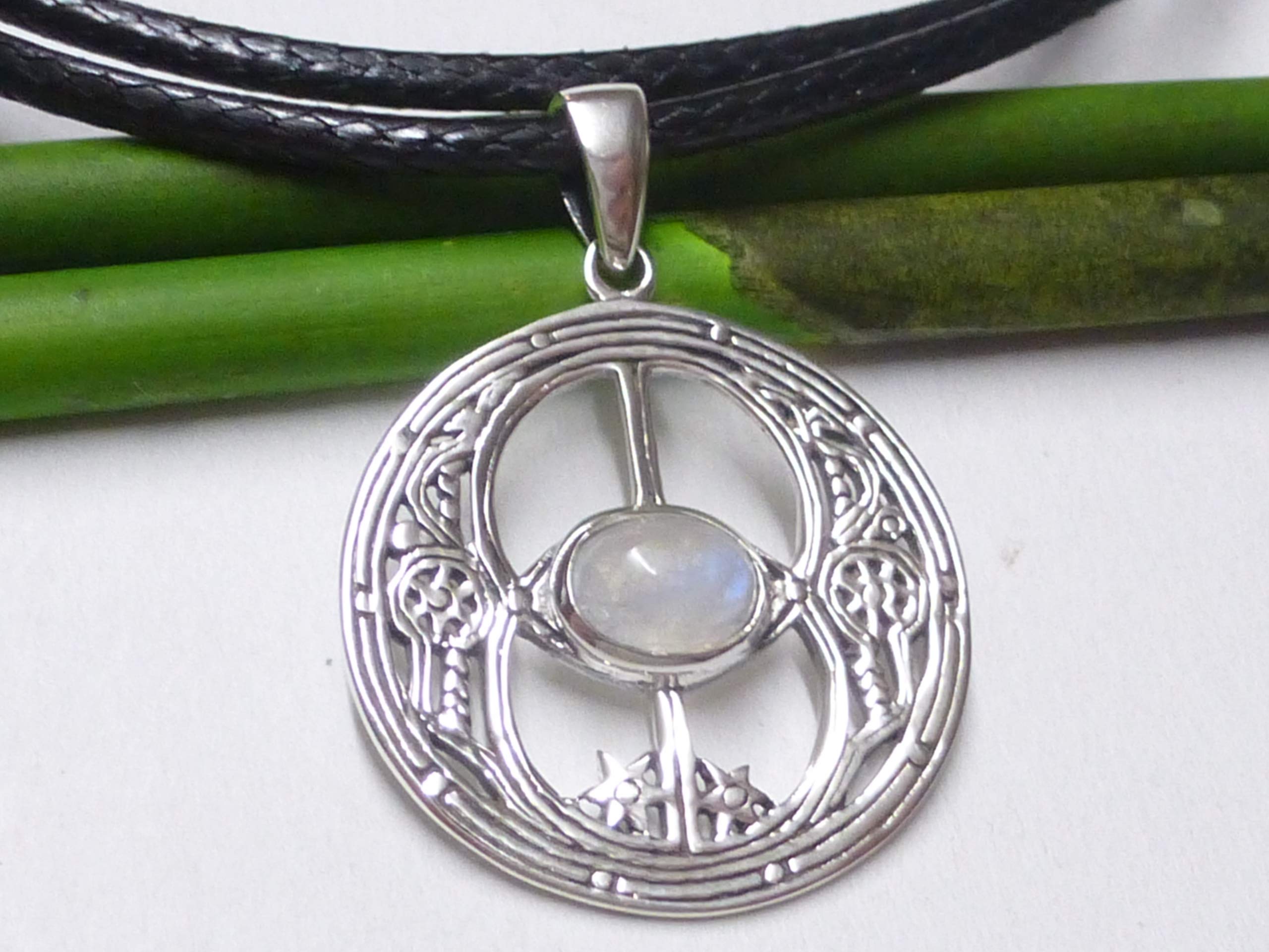 Avalon Anhänger mit Mondstein, 925 Sterlingsilber, Ø 2,4 cm, inkl. Textilband 45 cm, Damen Schmuck