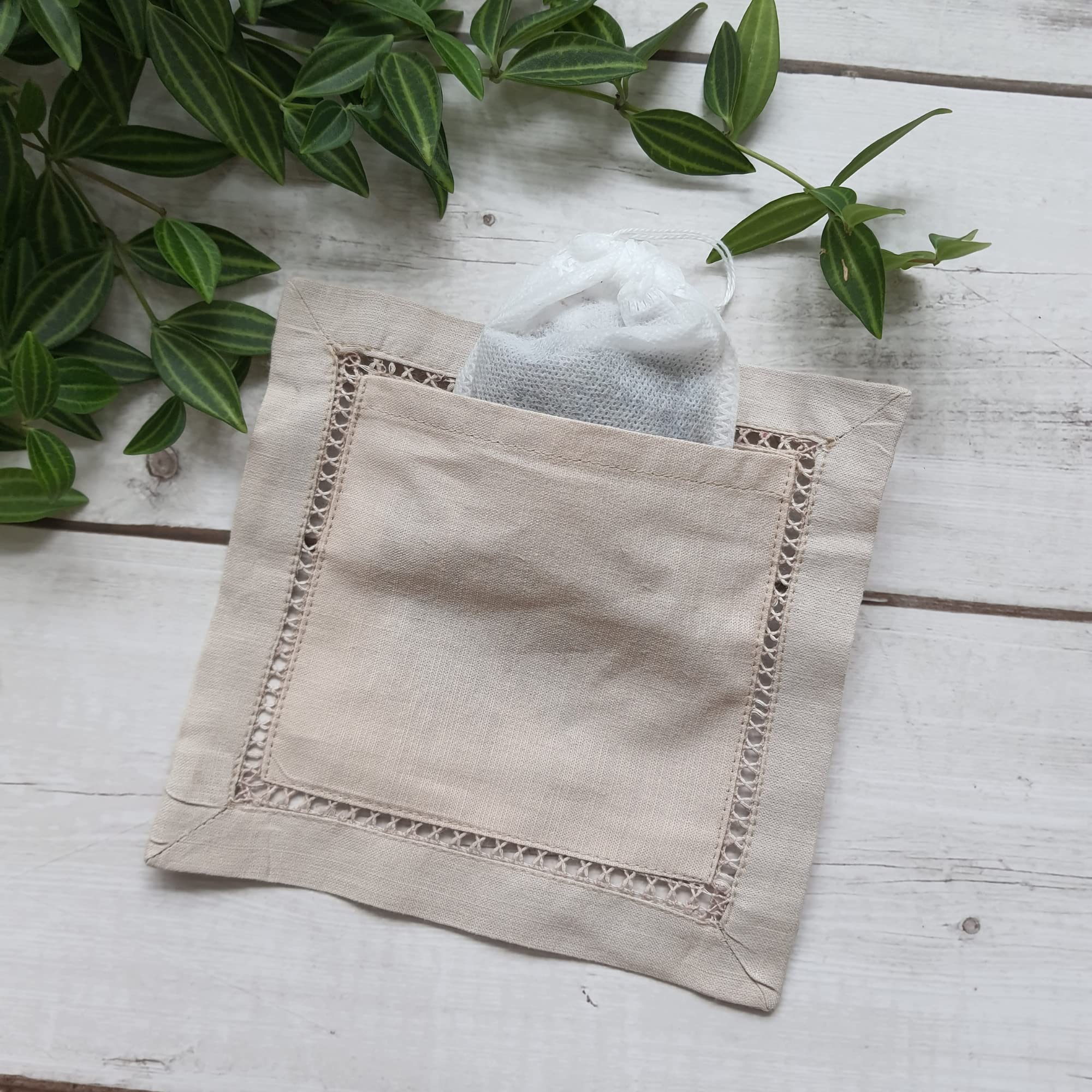 Hcraft Bolsas de lavanda bordadas a mano, 6 x 6 pulgadas, juego de 3 bolsas de lino natural bordadas, bolsas de lavanda para cajones y armarios, lavanda seca