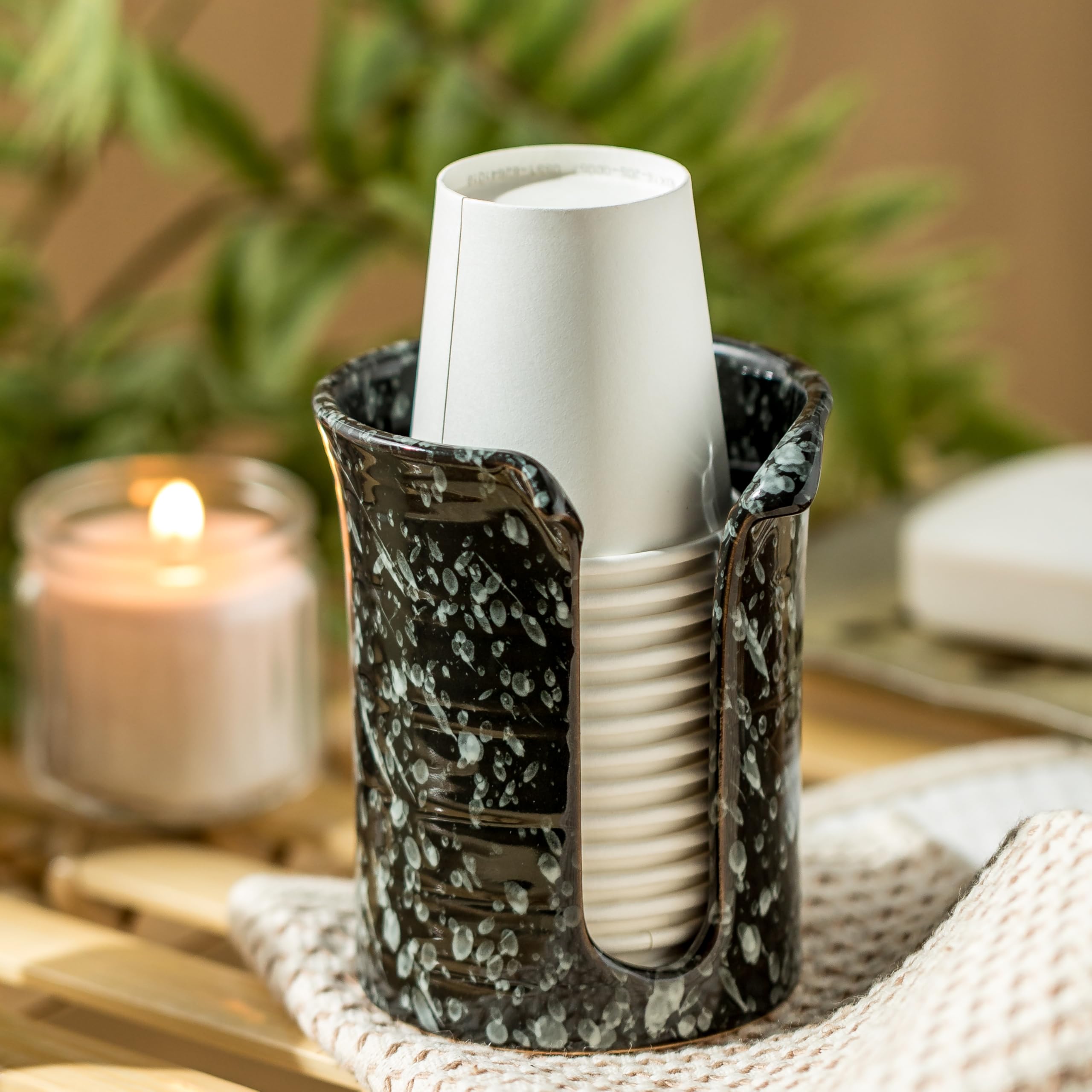 Dispensador de vasos de baño, soporte de cerámica para vasos de baño de 3 onzas, dispensador de vasos de enjuague bucal, pequeño soporte de papel desechable para encimera de tocador de baño,