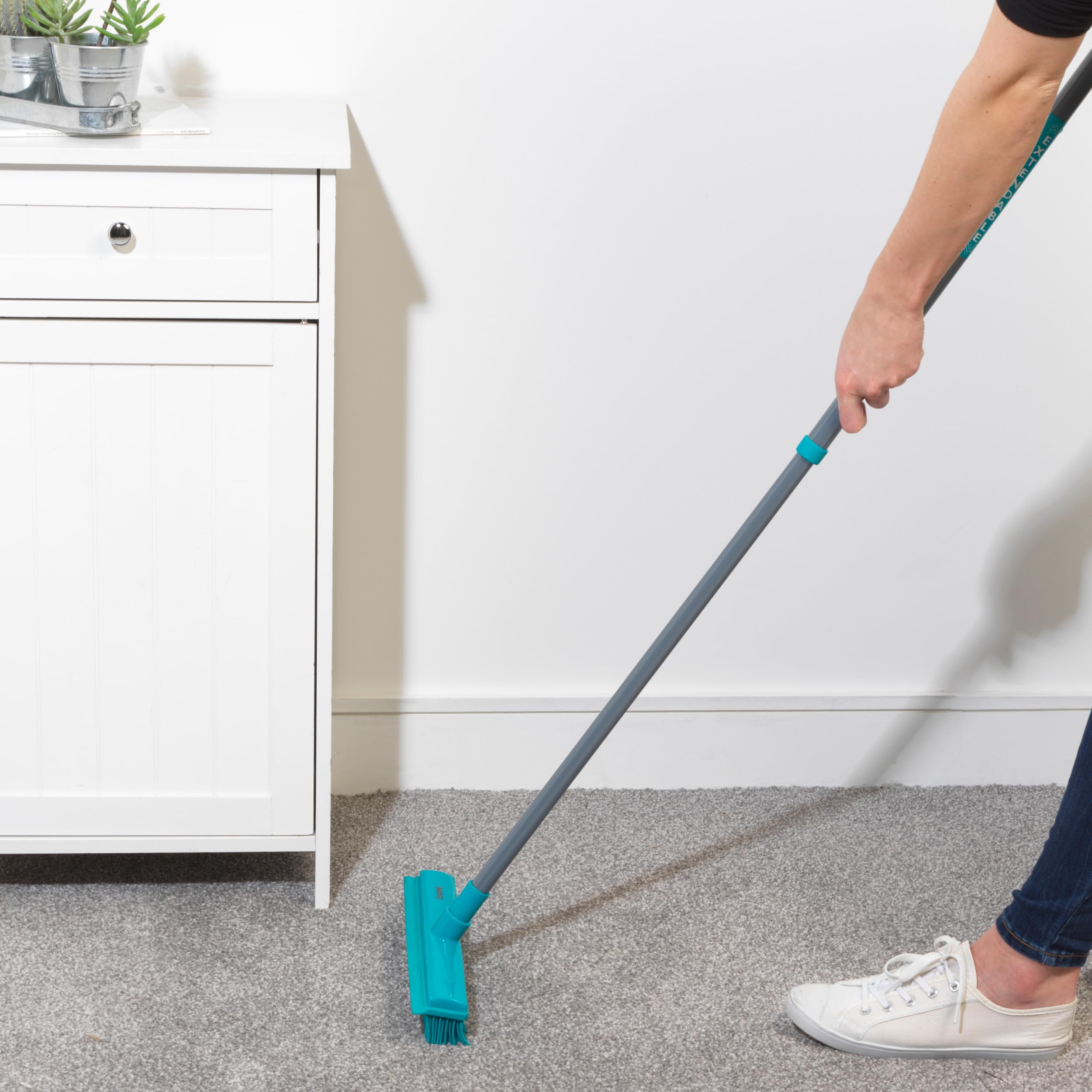 Beldray LA024350TQ Escoba Con Cerdas De Goma, 2 en 1, De La Gama Pet Plus+ Cepillo Con Borde De Escobilla, Para Suelos, Ventanas, Mascotas y Polvo, Para Espacios Interiores Y Exteriores, Turquesa/Gris