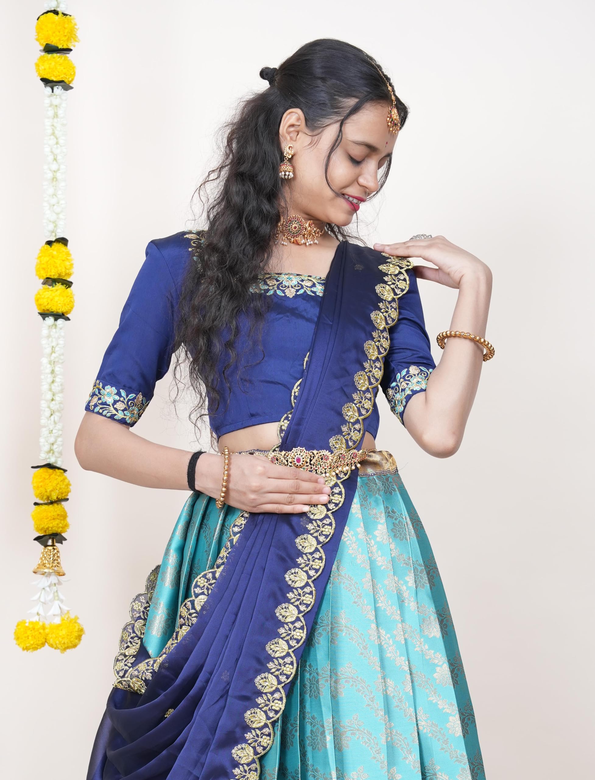 Damen Seide Halb Sari Langa Voni südindischer Pattu Pavadai fertig konfektioniert Lehenga Choli Set mit Dupatta