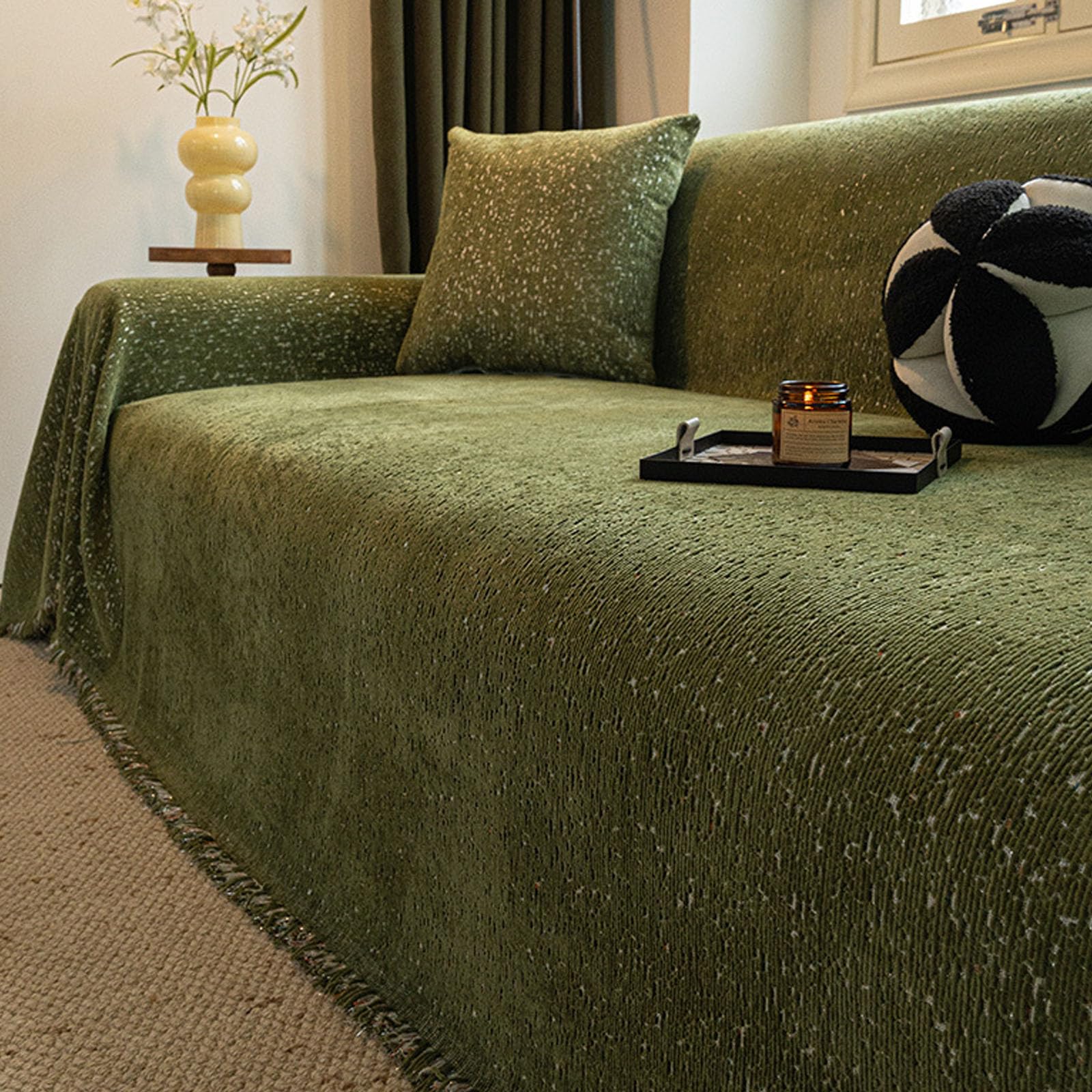 Protégez votre sofa des taches : housse de canapé chenille verte lavable avec franges