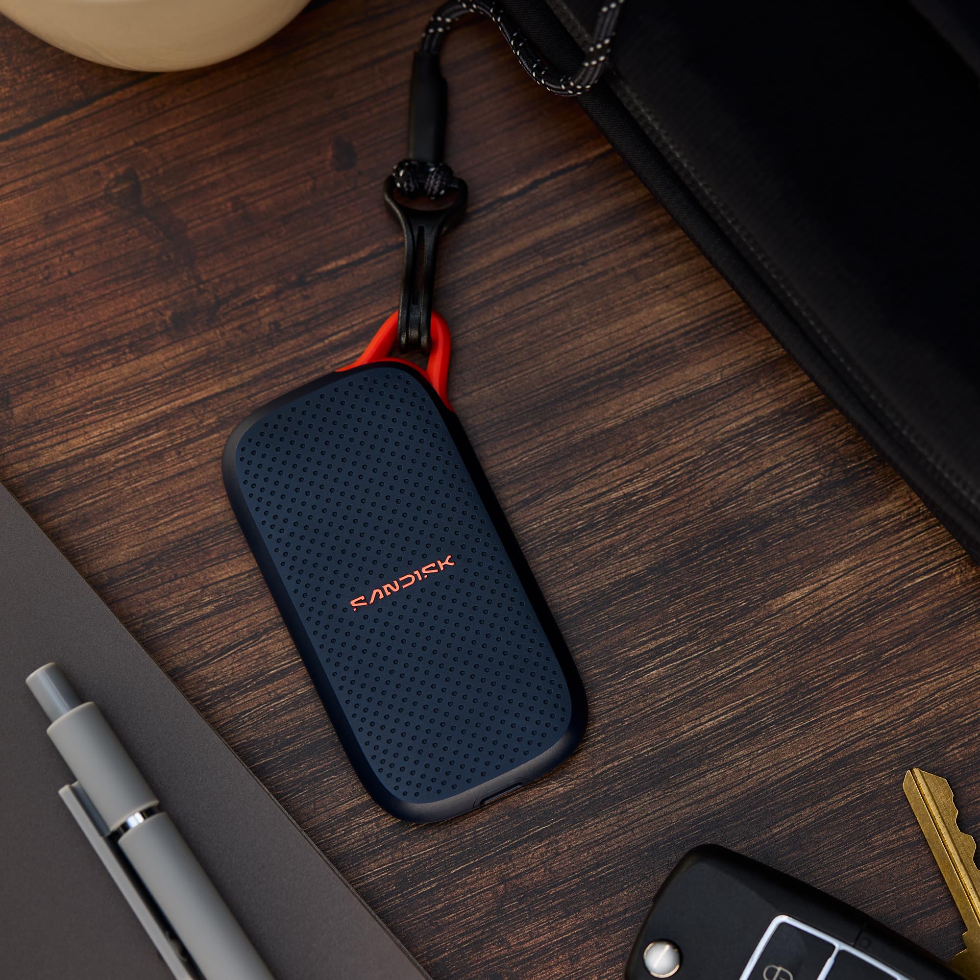 SanDisk SSD Portatile 2 TB USB (Type-C, compatibile con laptop e tablet, Fino a 1.000 MB/s, Formato tascabile, Protezione da cadute fino a 2 metri)