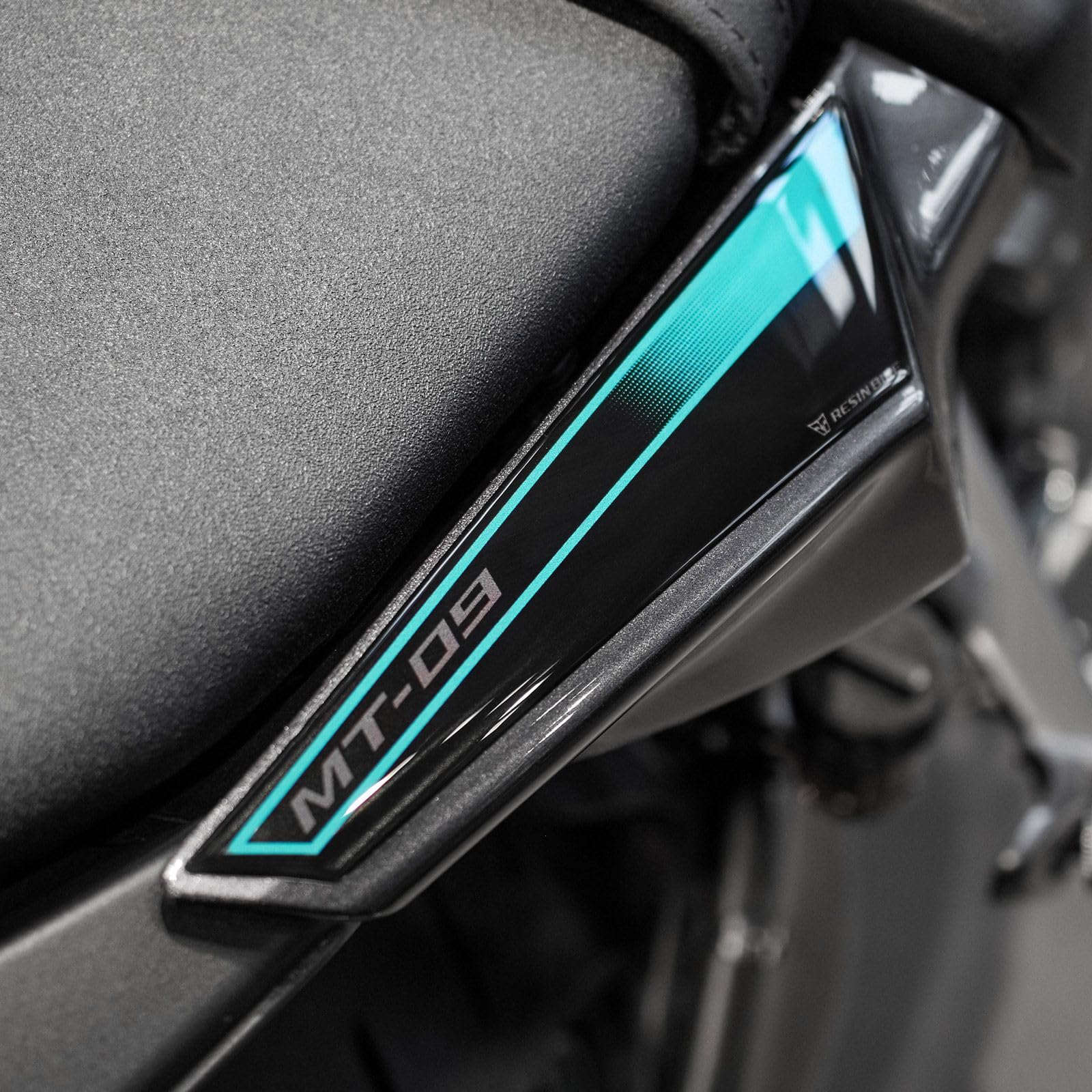 Mt 09 2024 Resin Bike Kit Adhesivos De Moto Compatibles Con Yamaha MT-09 2024-2025 Midnight Cyan. Protection De Réservoir De Choques Y Arañazos De Moto. Kit Pegatinas 3D Resinadas Made In Italy